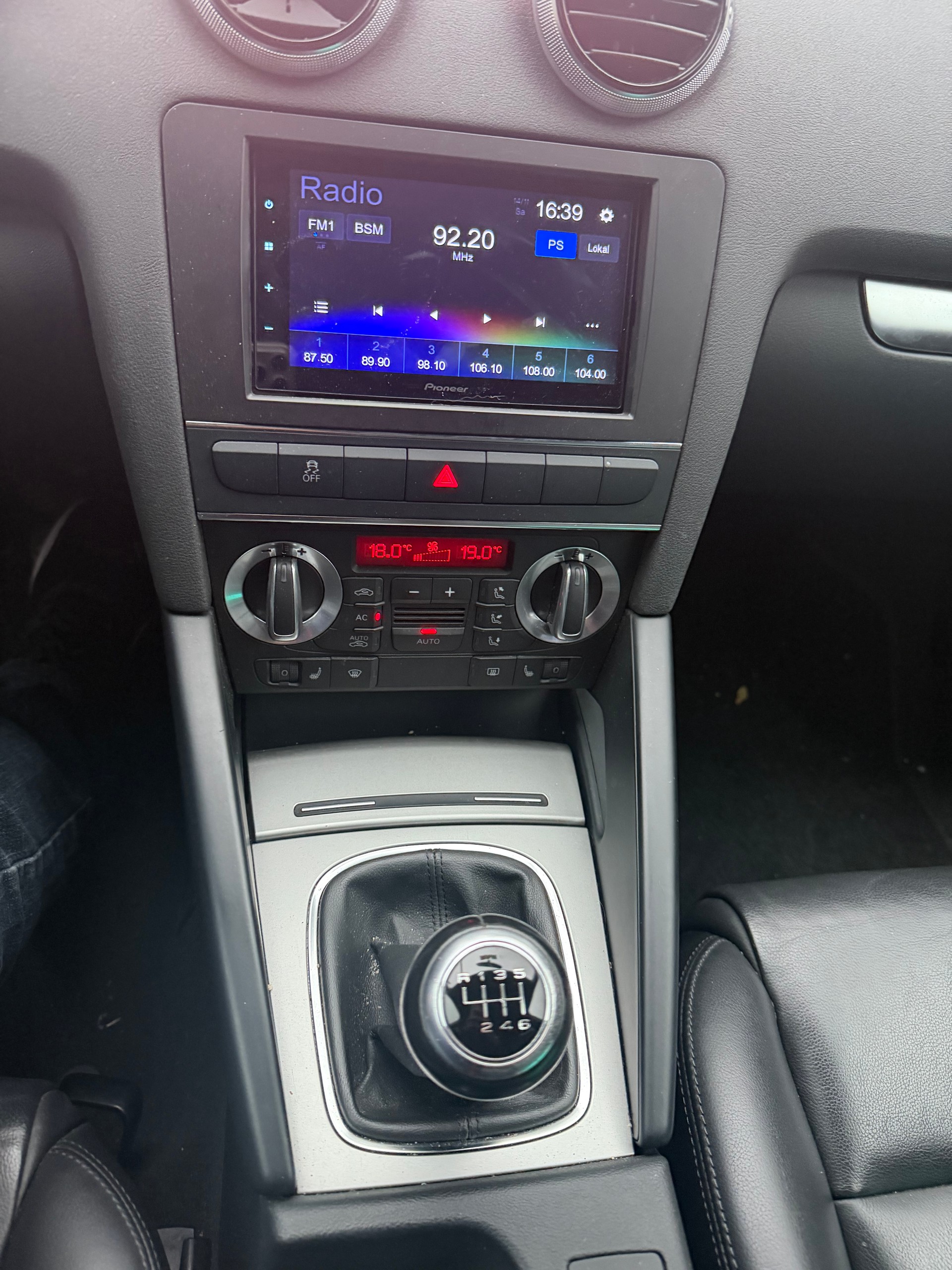 AUDI A3 Sportback 2.0 TFSI Ambition-image-10