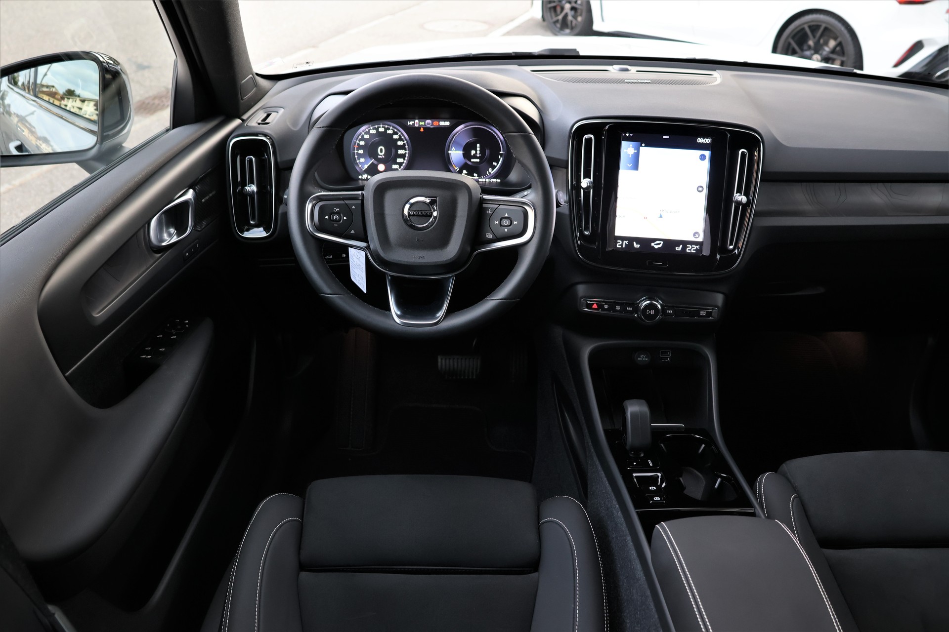 VOLVO XC40 T4 PHEV Plus Dark DCT (CH)-image-13