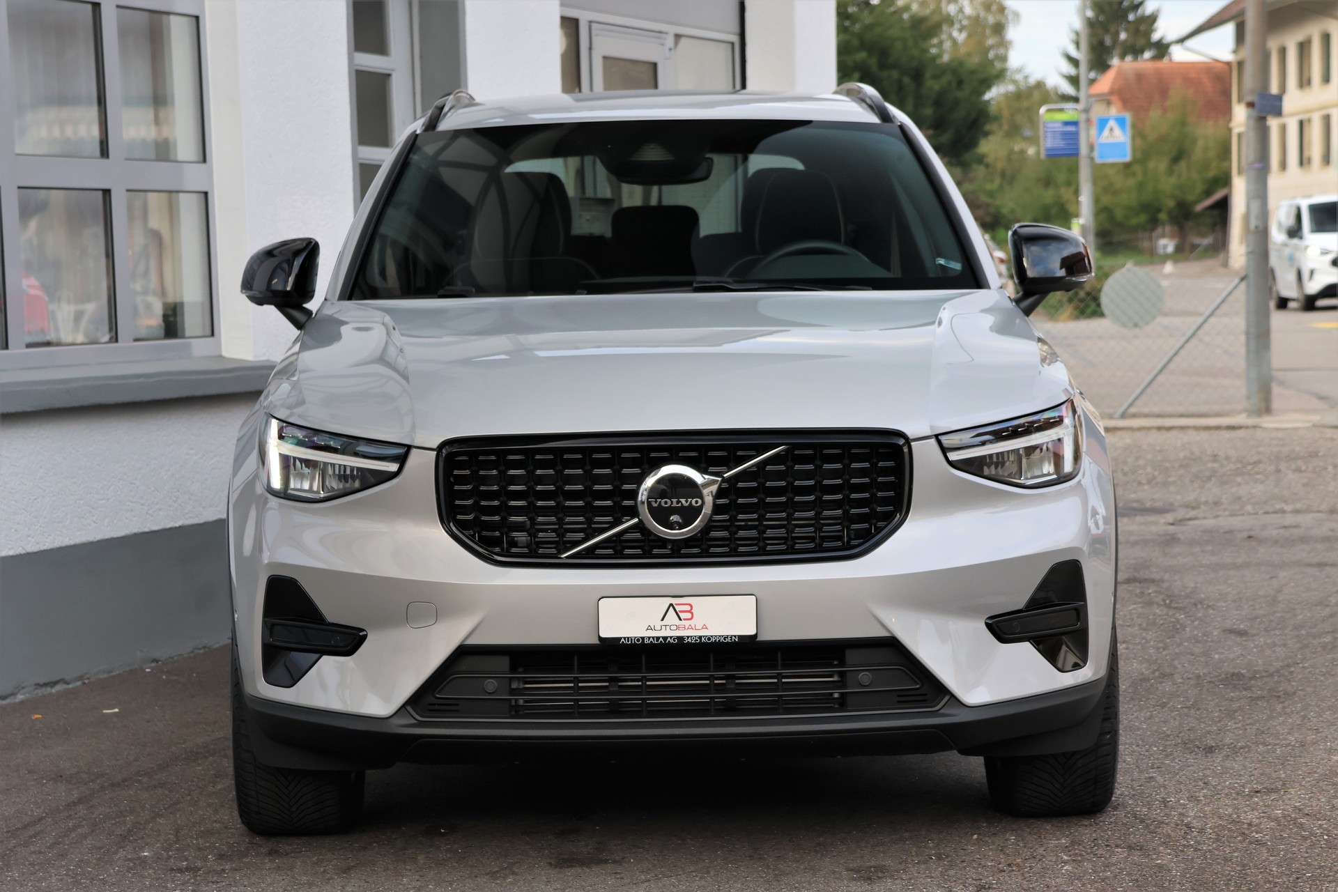 VOLVO XC40 T4 PHEV Plus Dark DCT (CH)-showroom-element-1