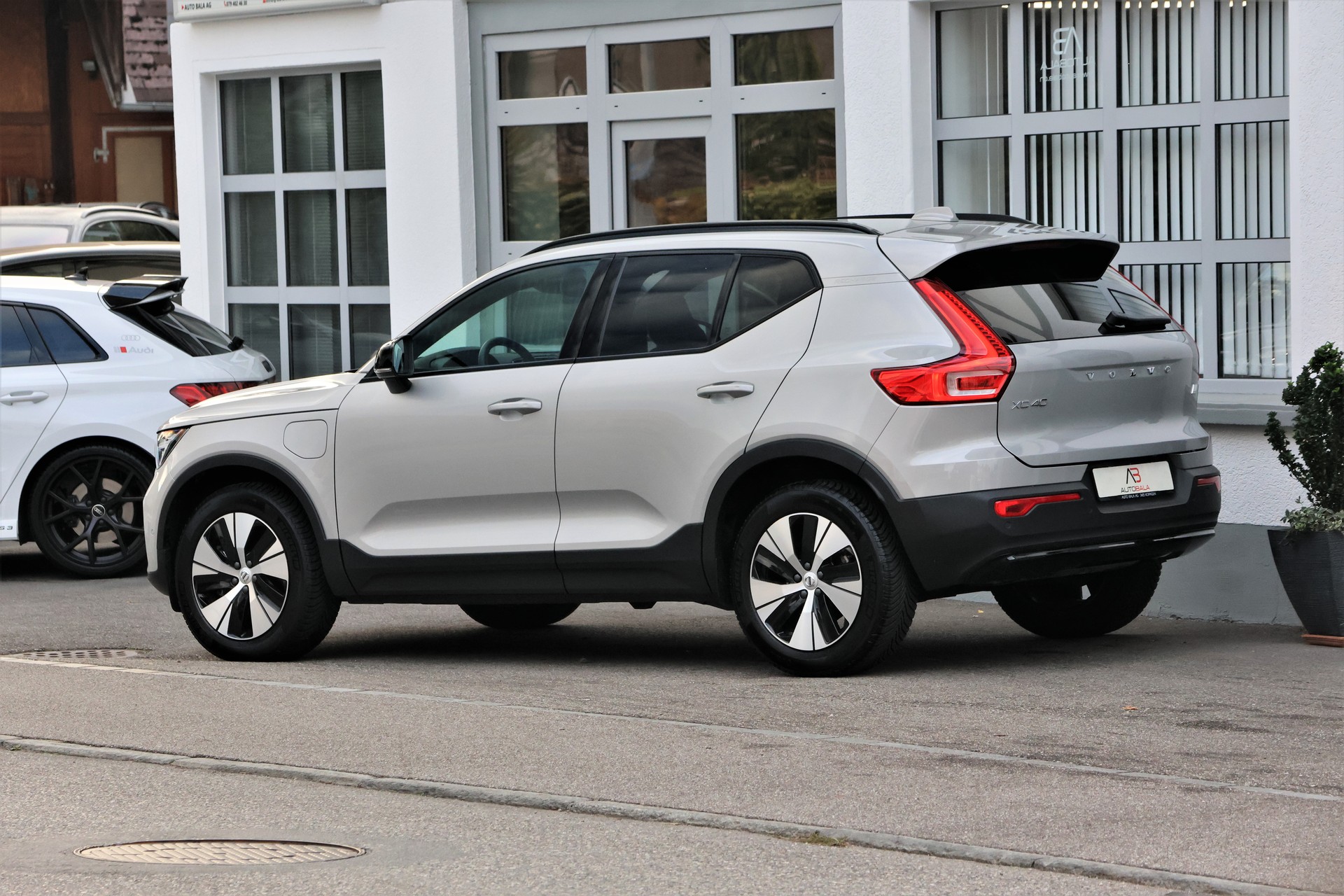 VOLVO XC40 T4 PHEV Plus Dark DCT (CH)-showroom-element-3