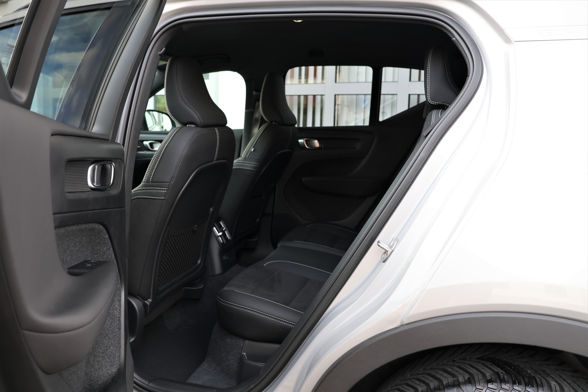 VOLVO XC40 T4 PHEV Plus Dark DCT (CH)-image-12