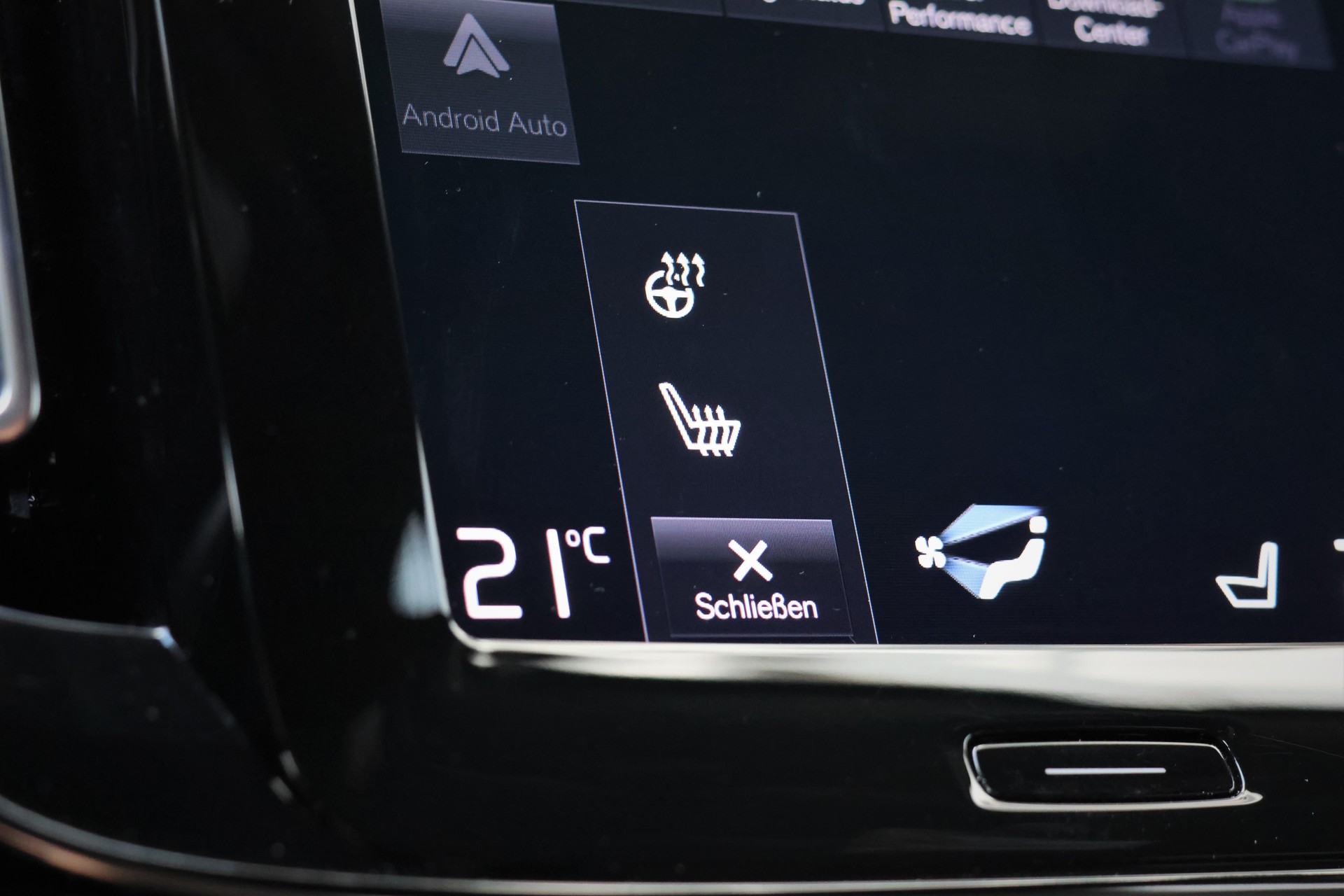 VOLVO XC40 T4 PHEV Plus Dark DCT (CH)-image-24