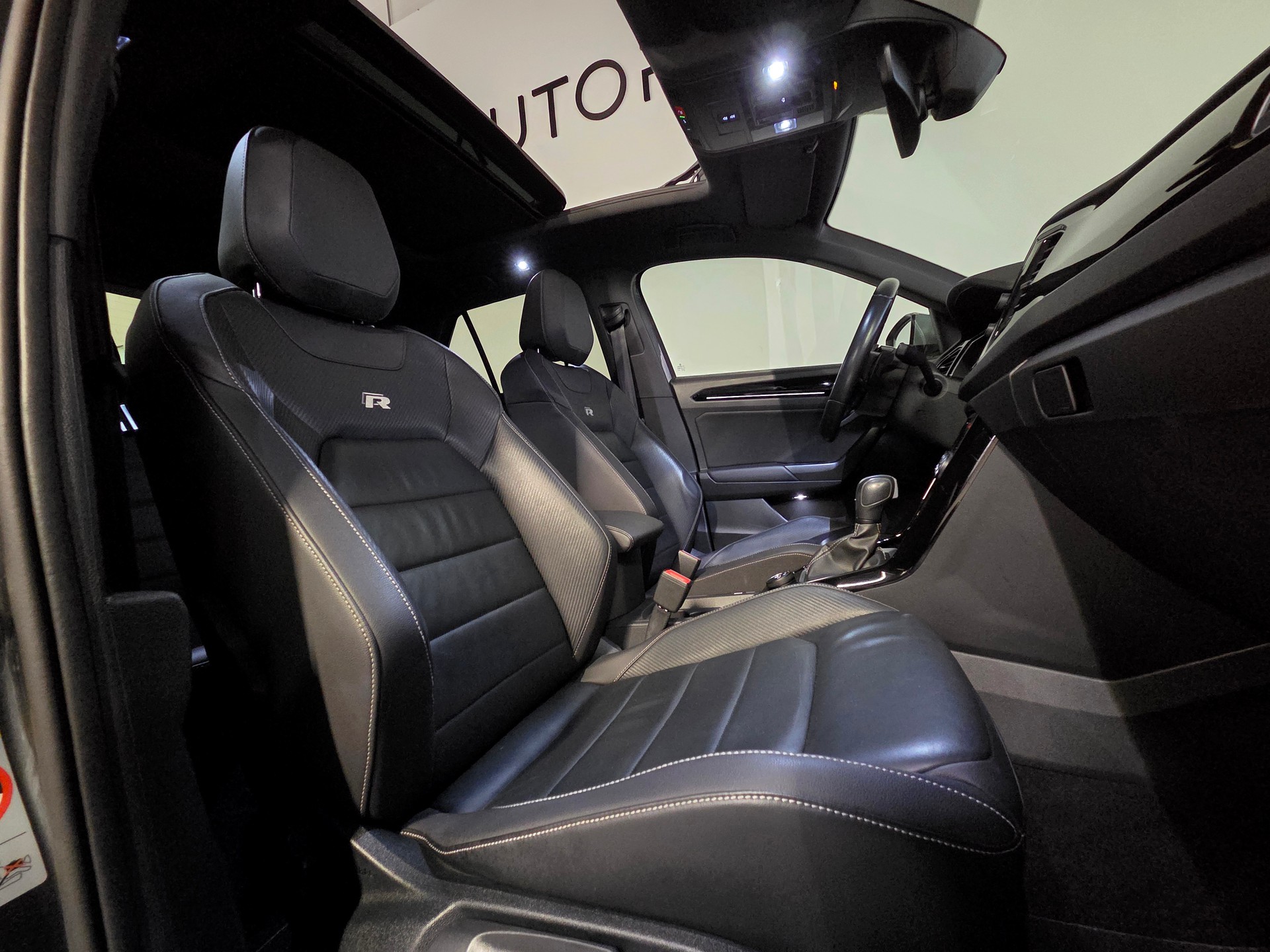 VW T-Roc 2.0 TSI R DSG 4motion-image-4