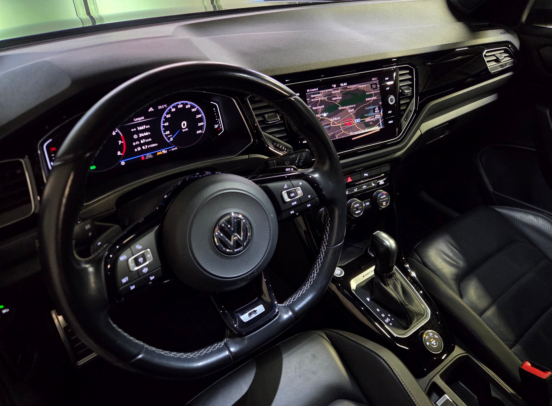 VW T-Roc 2.0 TSI R DSG 4motion-image-12