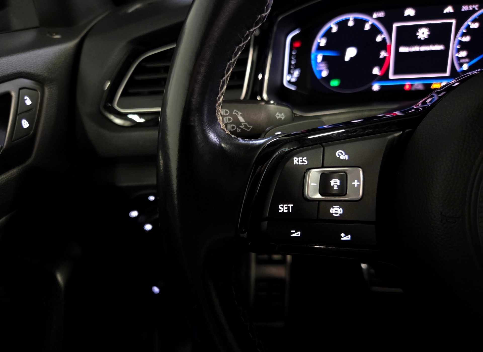 VW T-Roc 2.0 TSI R DSG 4motion-image-7