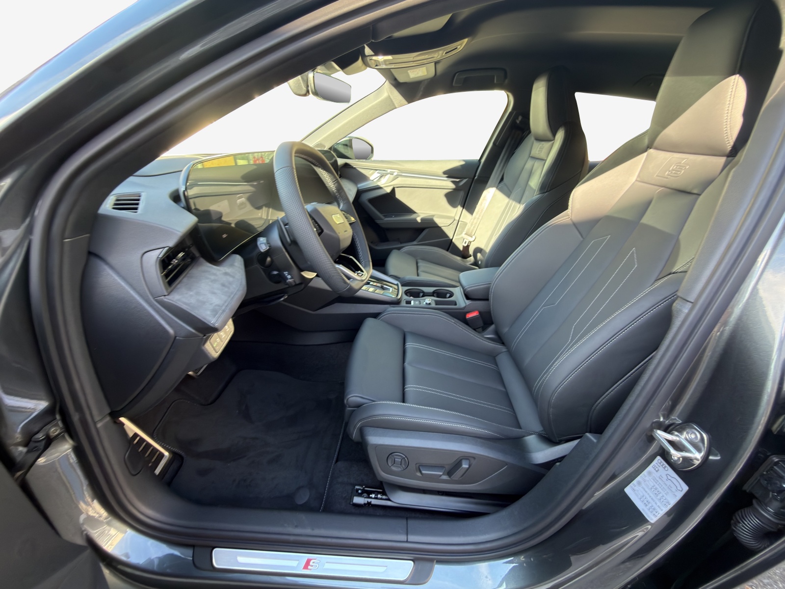 AUDI S3 Sportback TFSI quattro S-tronic-image-7