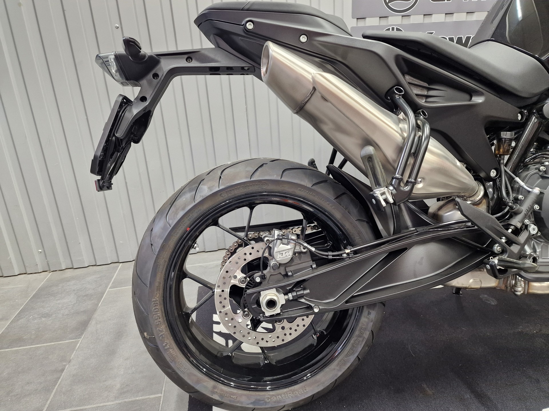 KTM 890 Duke-image-4