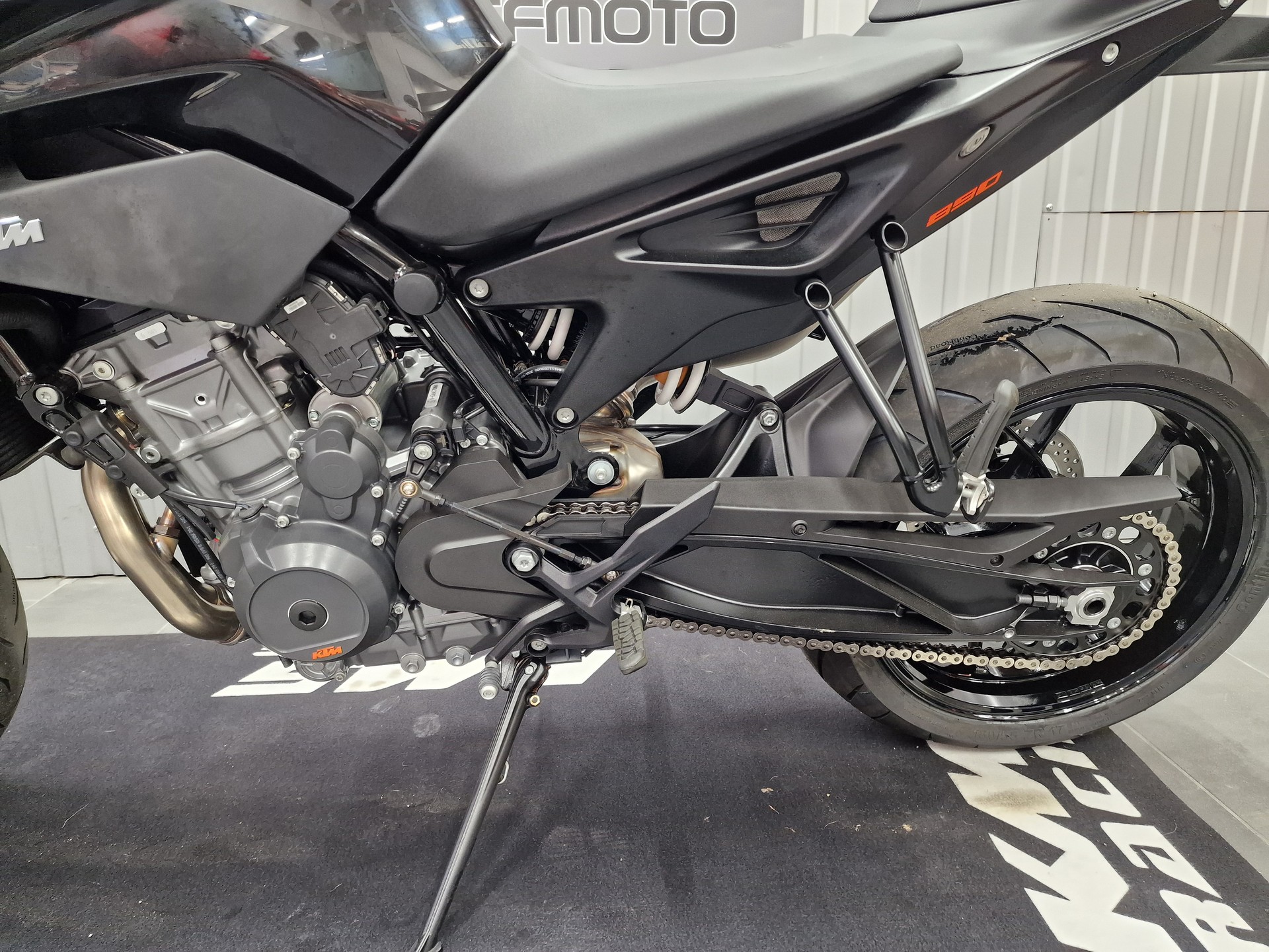KTM 890 Duke-image-9