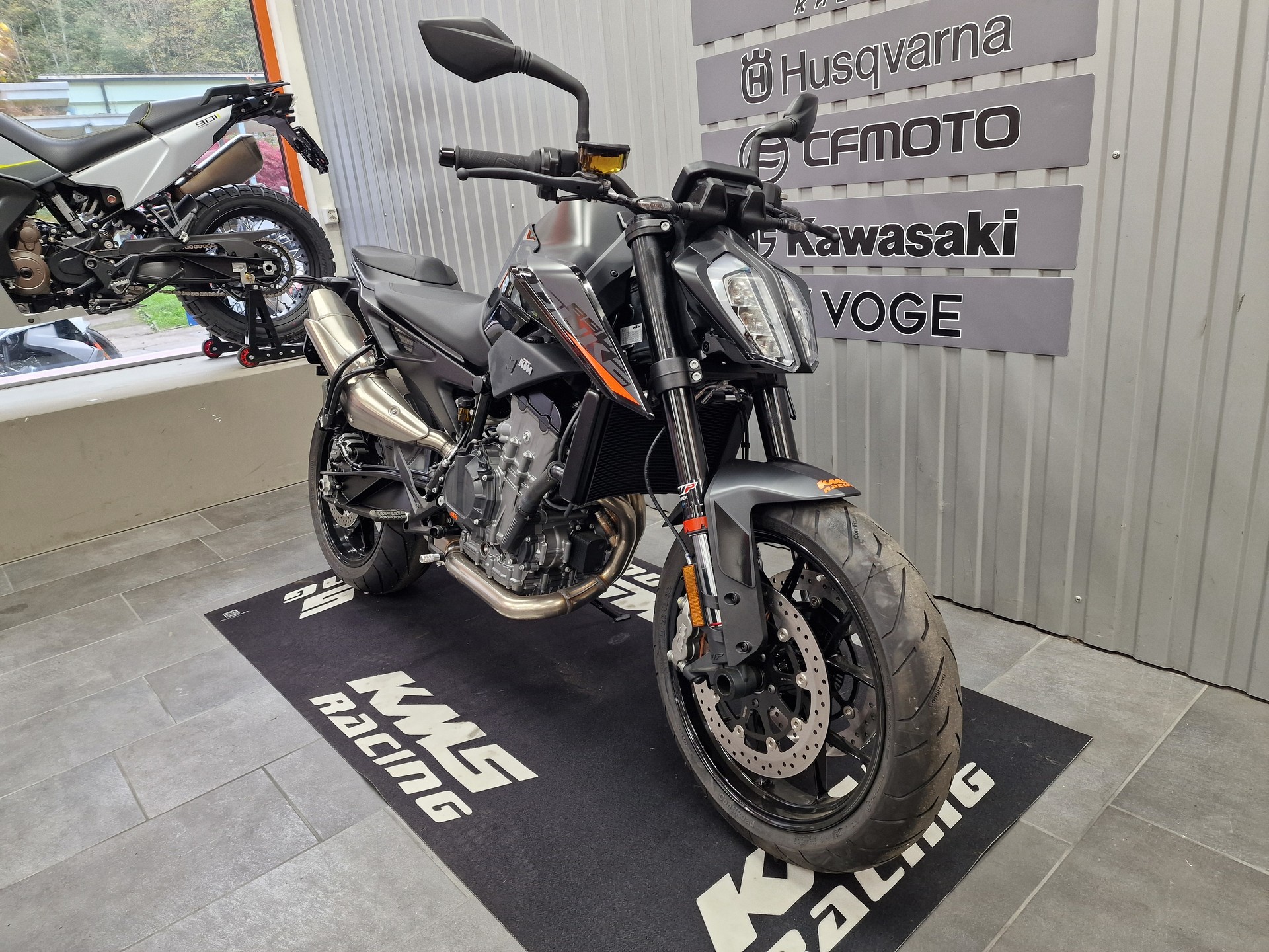 KTM 890 Duke-image-1