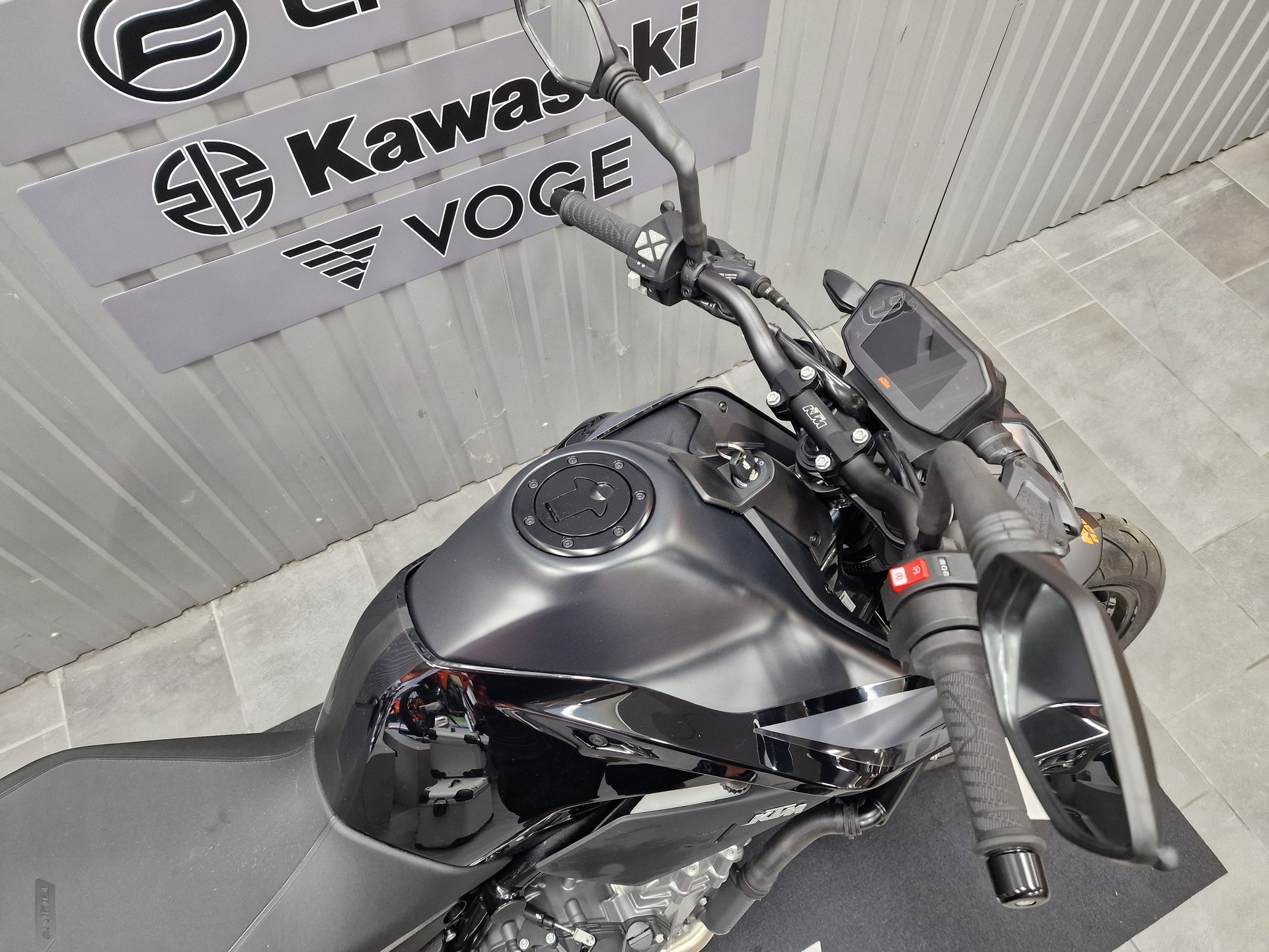 KTM 890 Duke-image-6