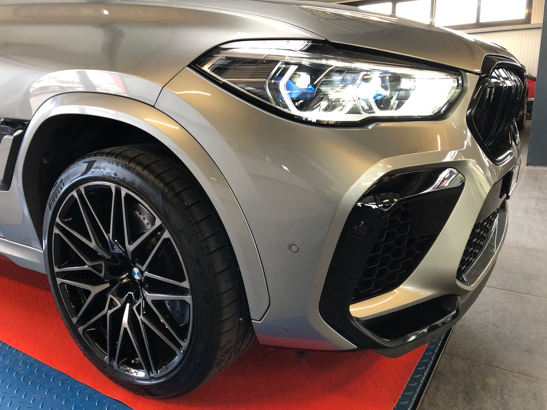 BMW X6M Steptronic M Competition-showroom-element-1