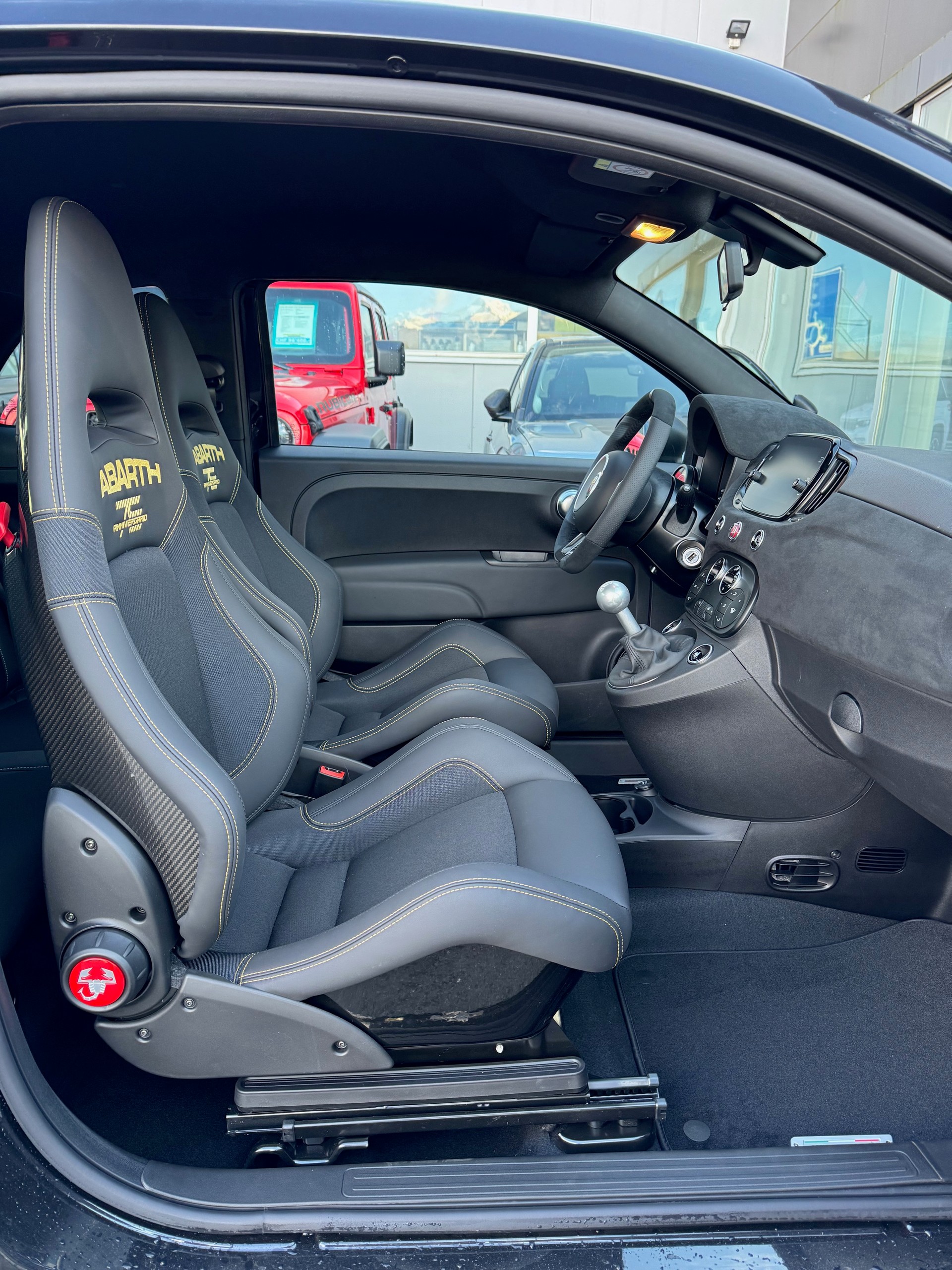 FIAT 695 1.4 16V Turbo Abarth 75e Anniversario-image-13
