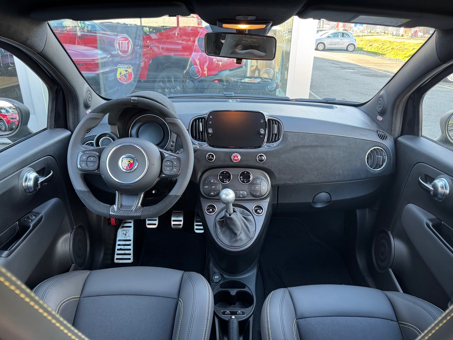 FIAT 695 1.4 16V Turbo Abarth 75e Anniversario-image-8