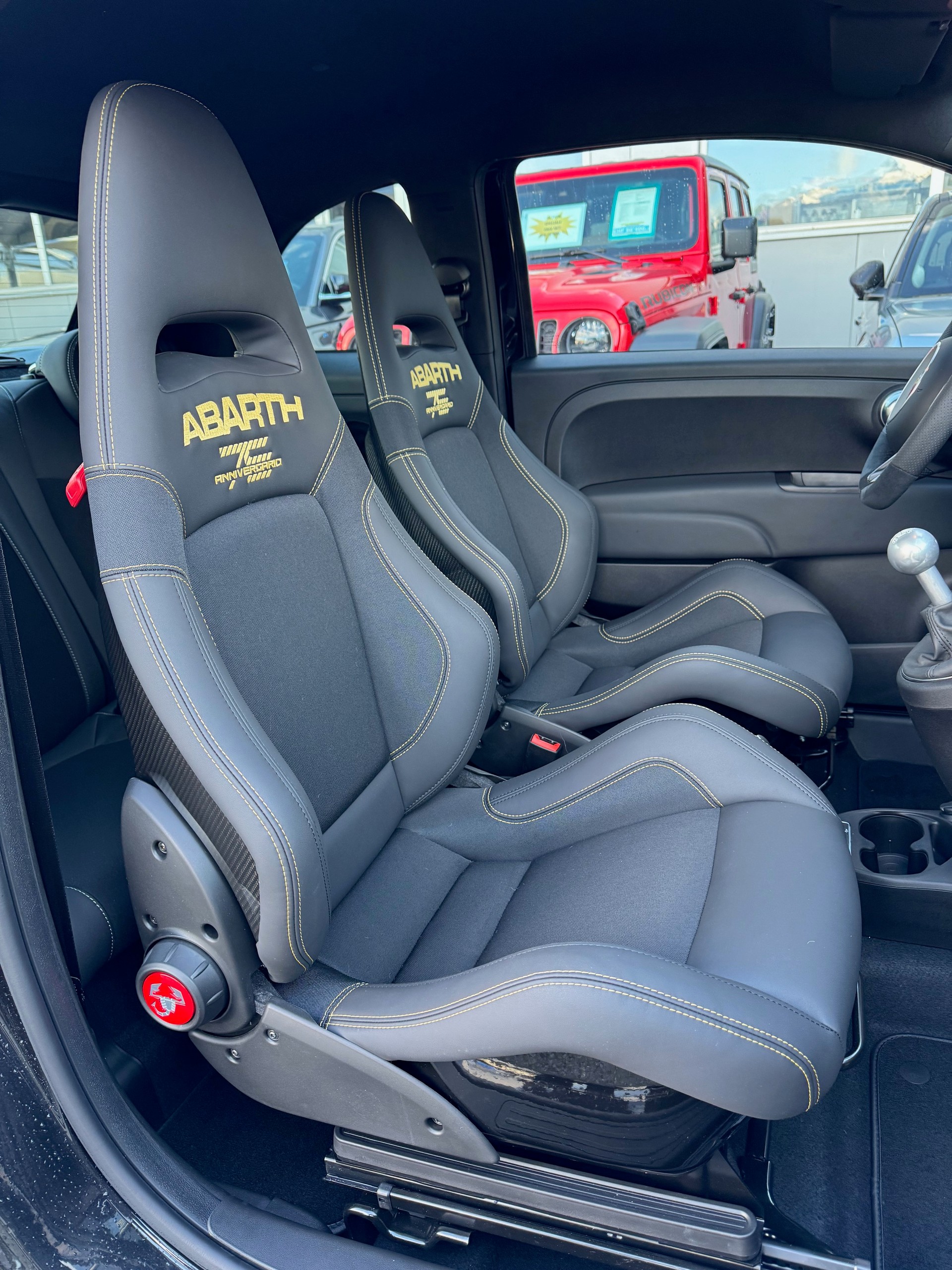 FIAT 695 1.4 16V Turbo Abarth 75e Anniversario-image-14