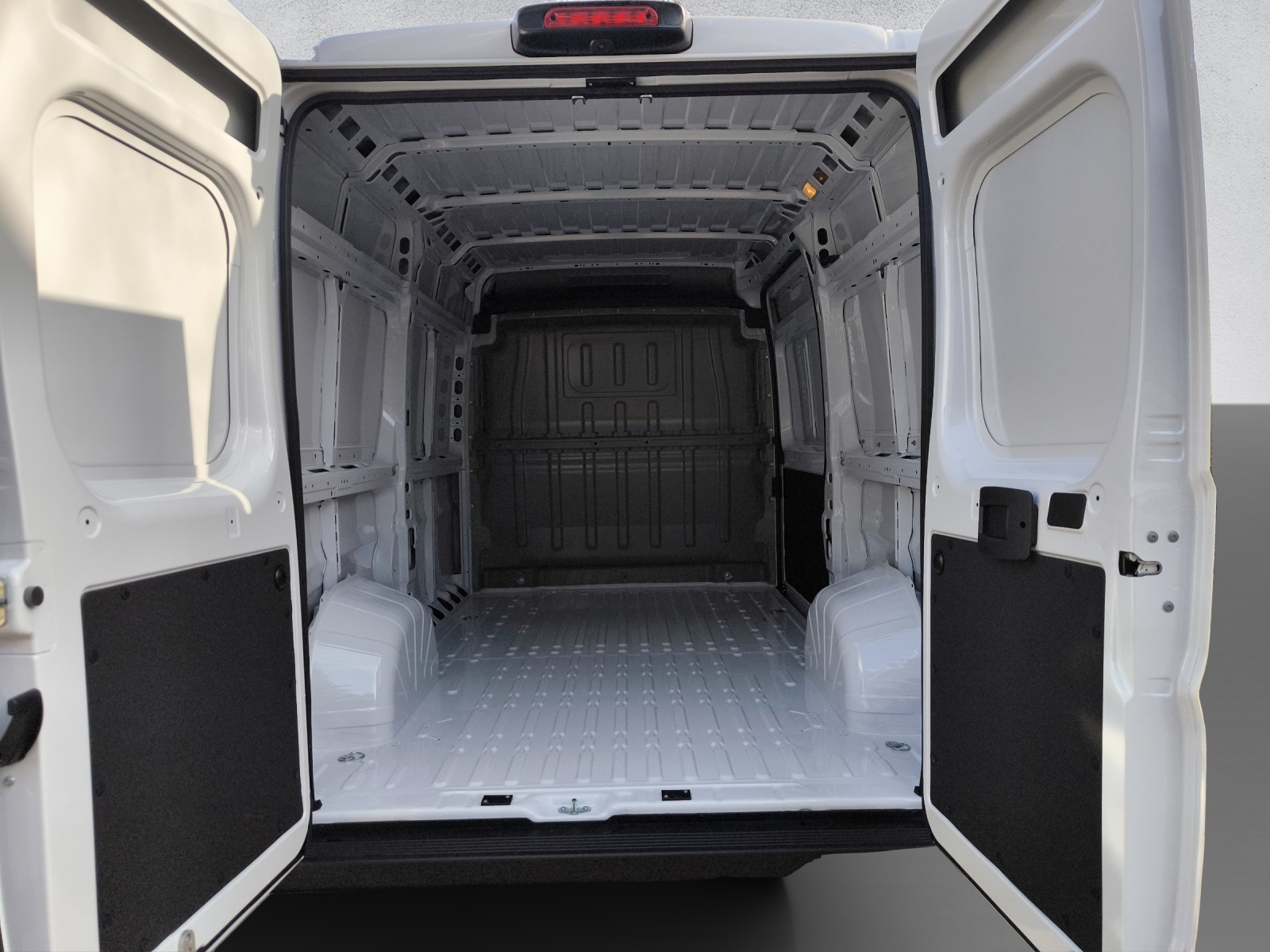 PEUGEOT Boxer Kaw. 335 L2H2 2.2 BlueHDi 140 S/S-image-7
