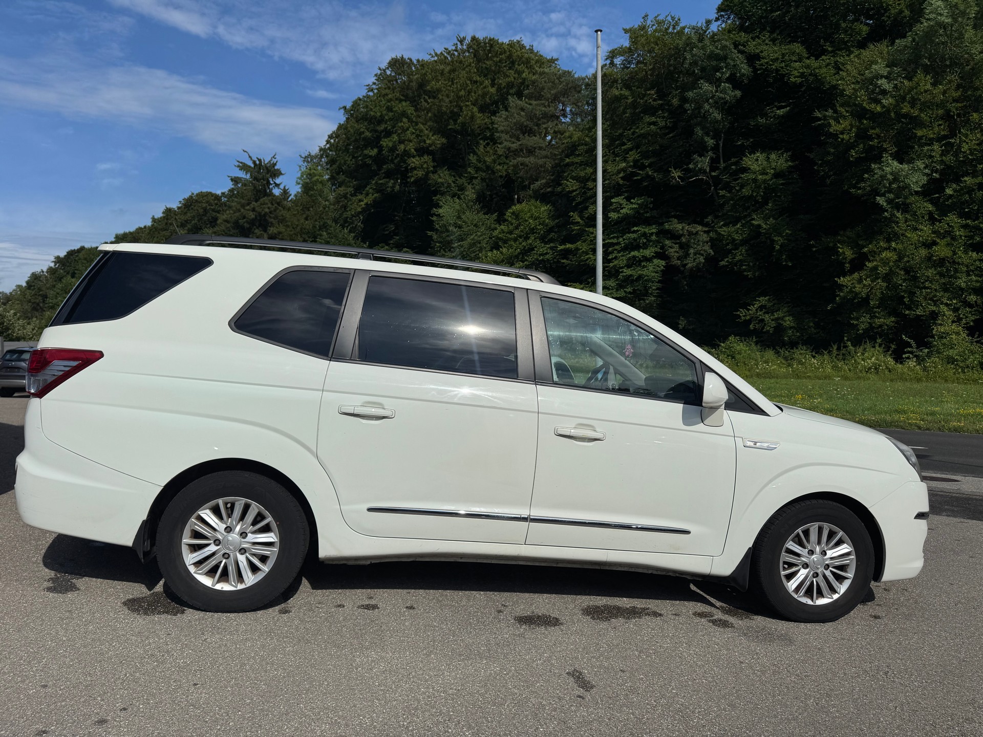 KGM-SsangYong Rodius SV200 e-XDi Quartz 2WD-image-2