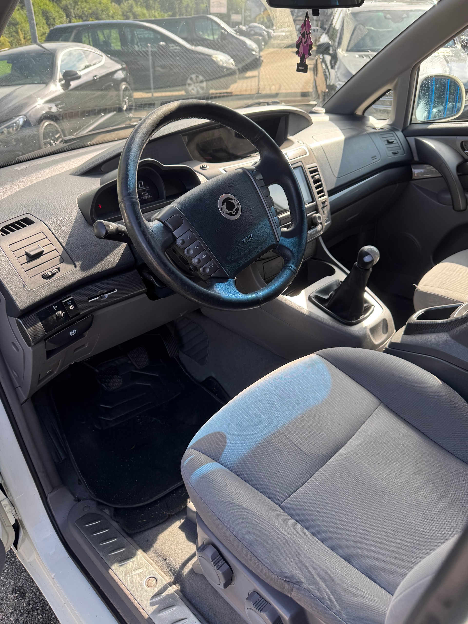 KGM-SsangYong Rodius SV200 e-XDi Quartz 2WD-image-6