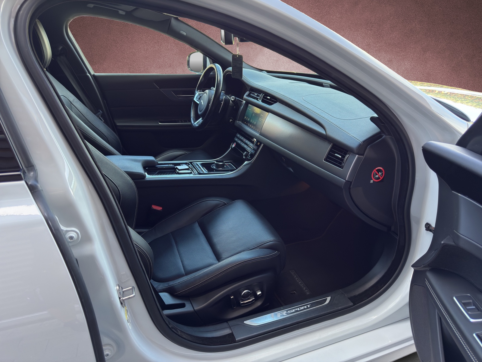 JAGUAR XF Sportbrake 20d R-Sport AWD Automatic-image-10