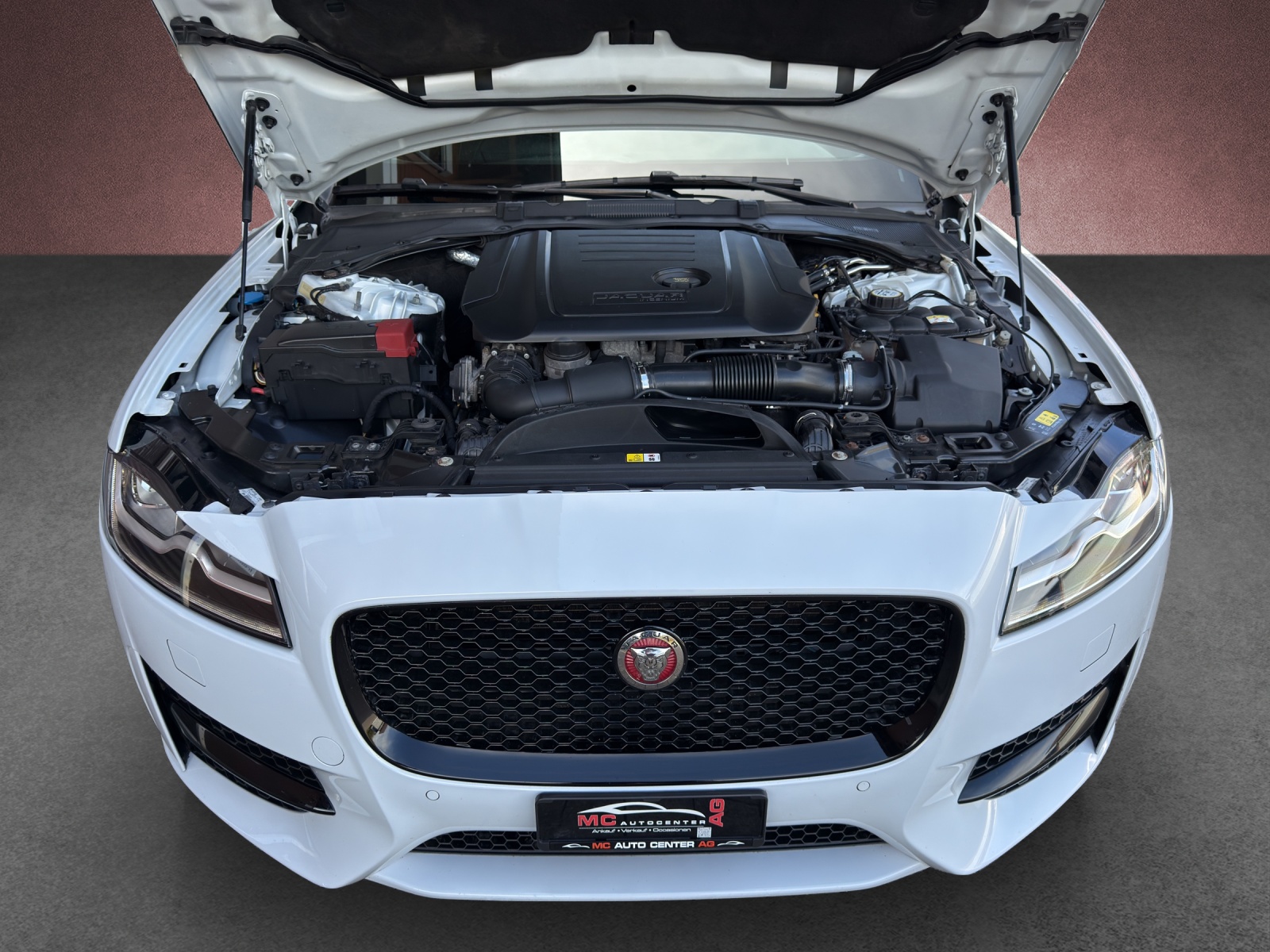 JAGUAR XF Sportbrake 20d R-Sport AWD Automatic-image-13