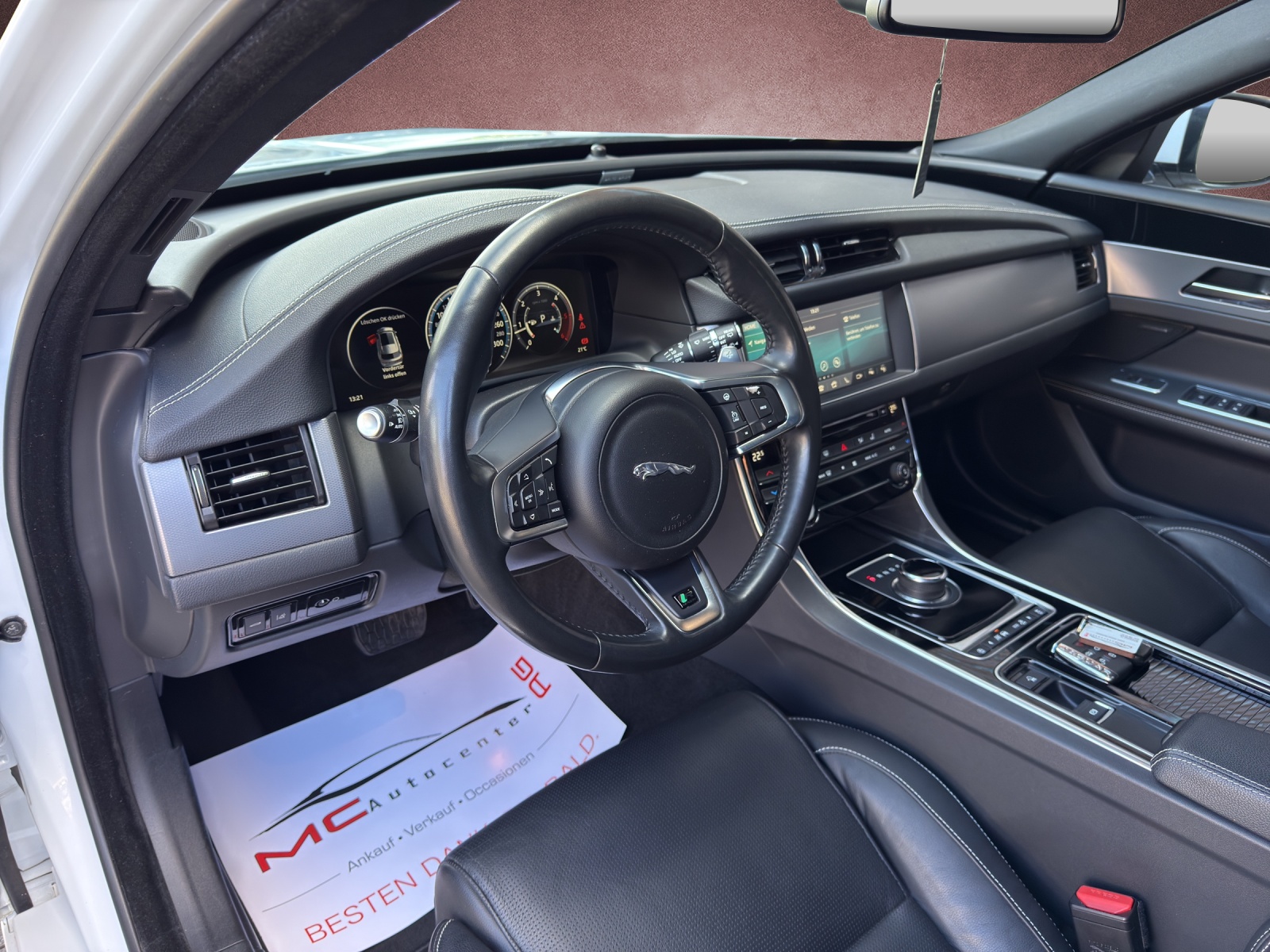 JAGUAR XF Sportbrake 20d R-Sport AWD Automatic-image-6