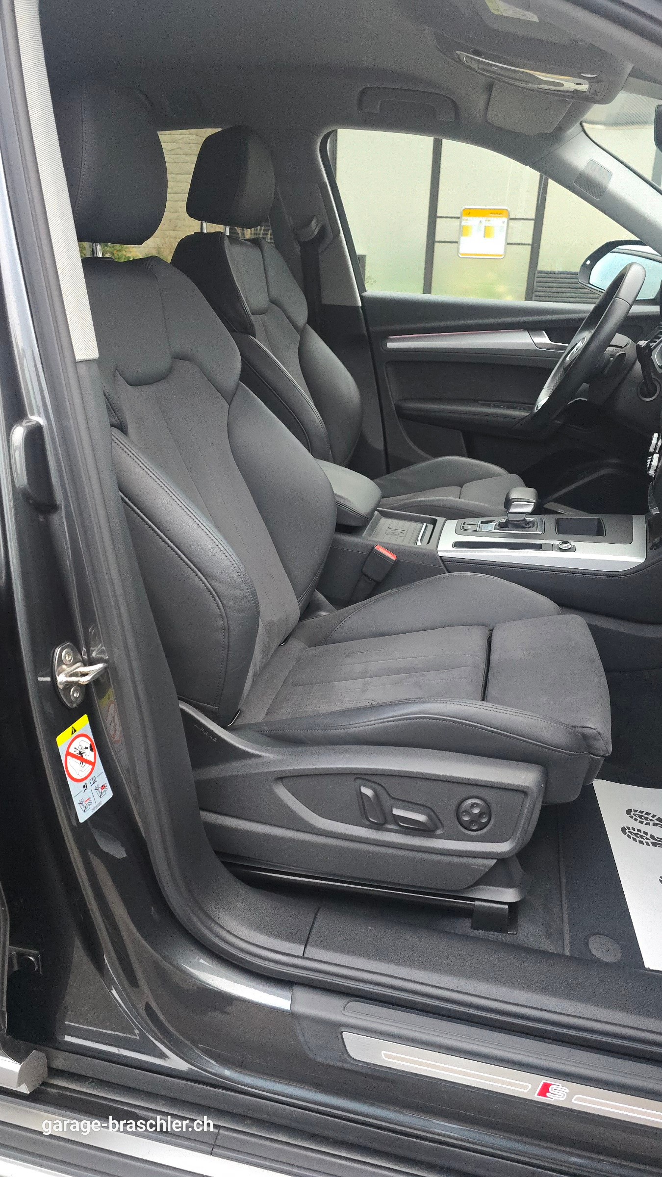 AUDI Q5 40 TDI S-line quattro S-tronic-image-13
