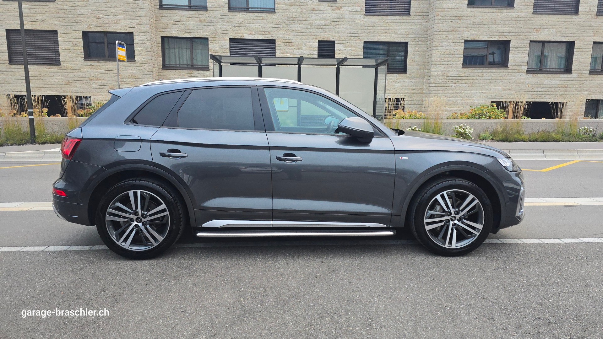 AUDI Q5 40 TDI S-line quattro S-tronic-showroom-element-3