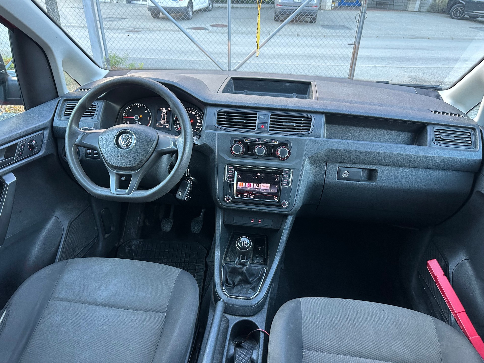 VW Caddy Maxi 2.0TDI 4Motion BlueMotion Technology-image-6