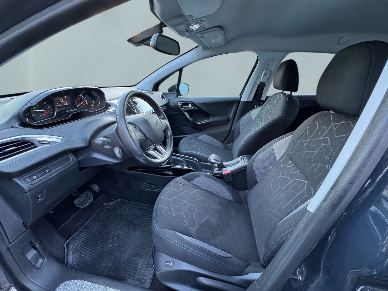 PEUGEOT 2008 1.2 PureTech Allure EAT6-image-11