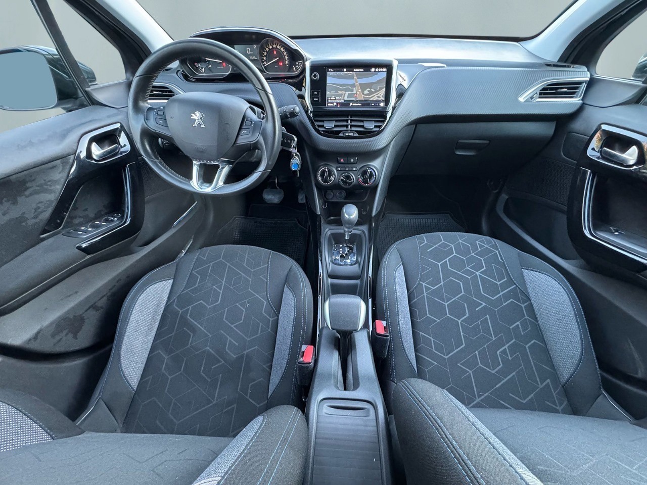 PEUGEOT 2008 1.2 PureTech Allure EAT6-image-8