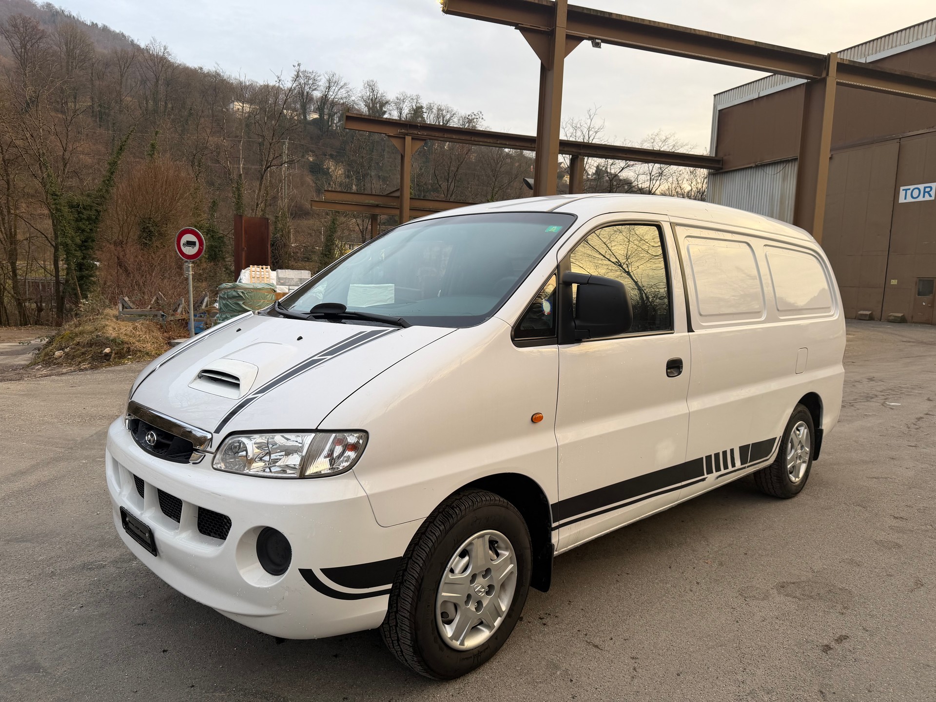 HYUNDAI H-1 Deluxe 2.5TDI-image-2