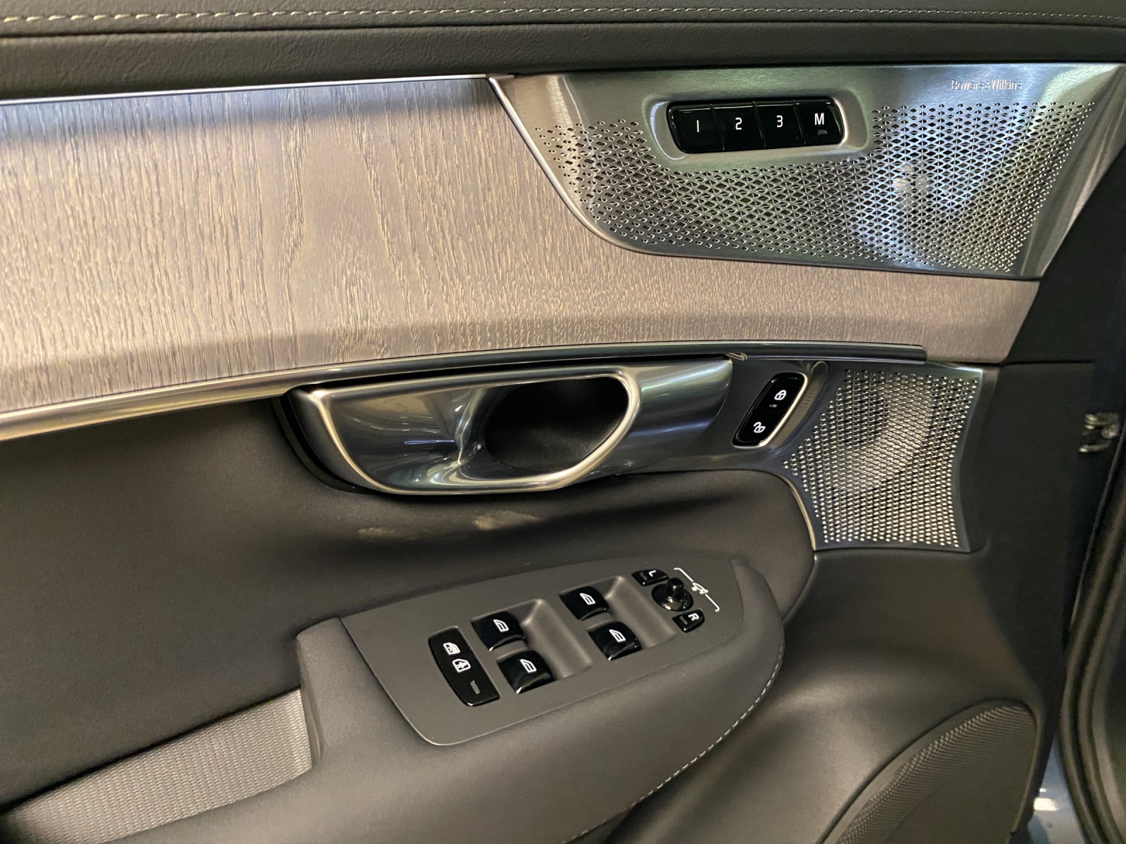 VOLVO XC90 T8 eAWD PluginHybrid Ultra Dark Xclusive Geartronic-image-8