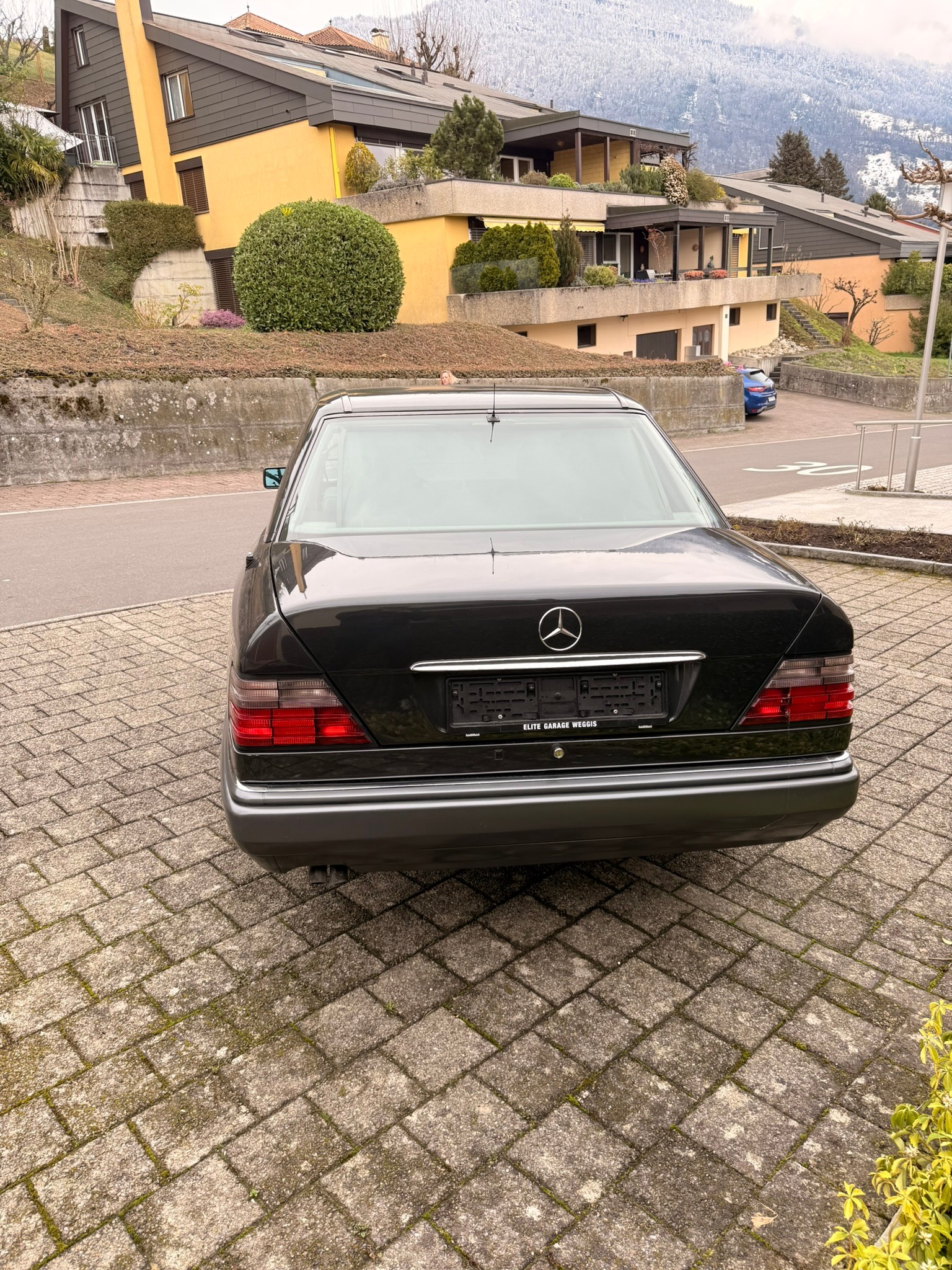 MERCEDES-BENZ E 320 Business Automatic-image-3