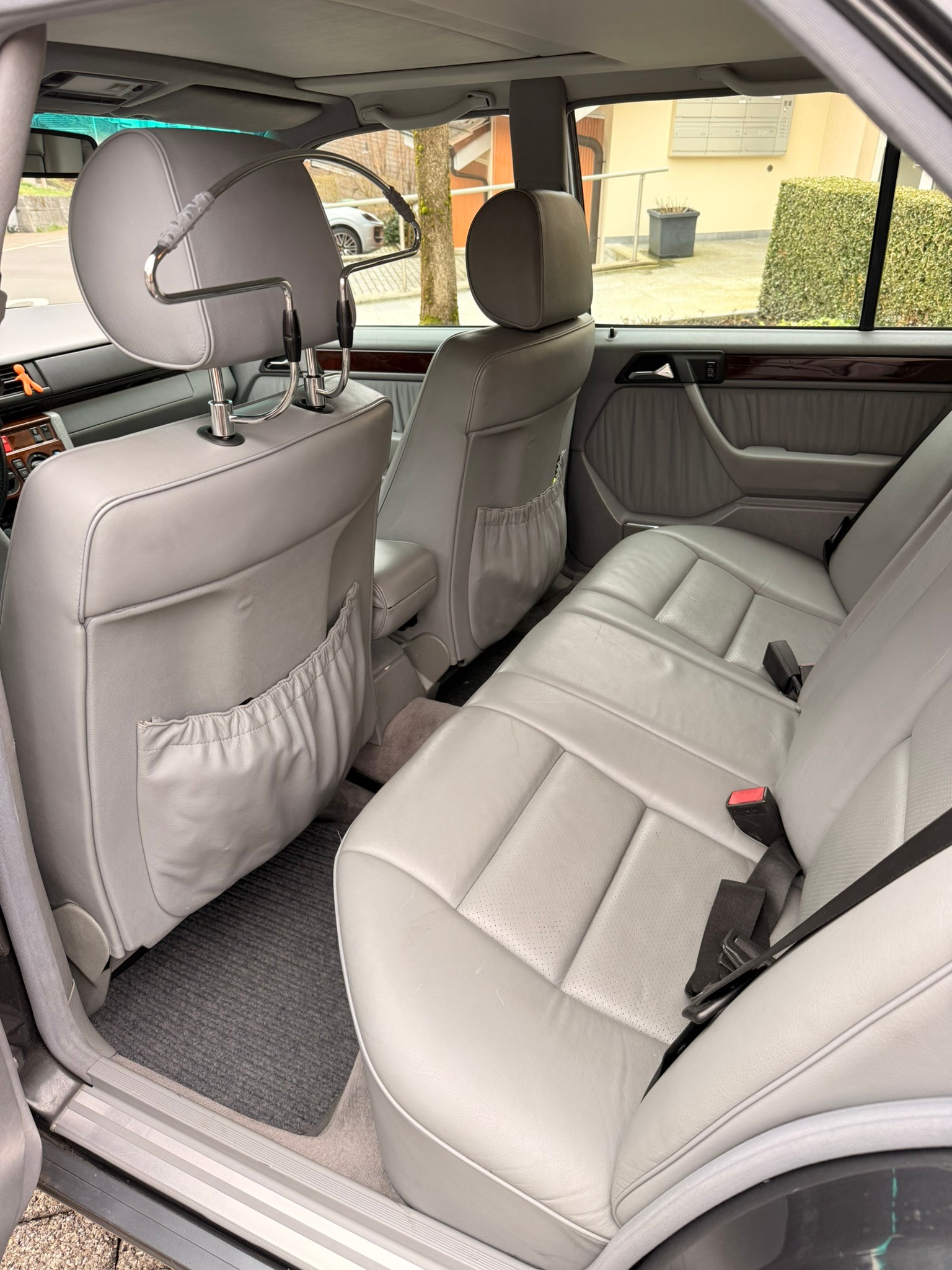 MERCEDES-BENZ E 320 Business Automatic-image-9