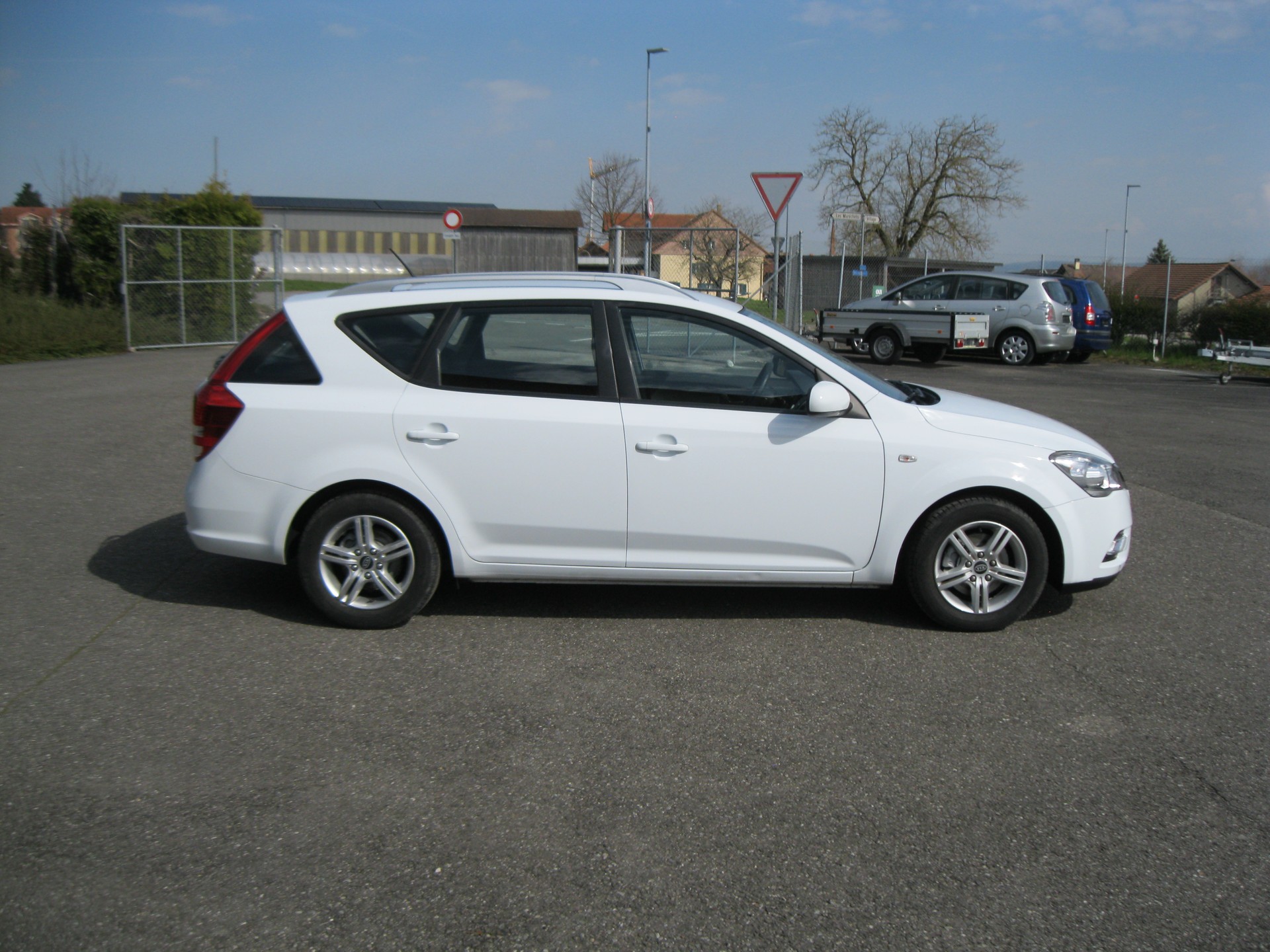 KIA Cee'd Sporty Wagon 1.4 16V Basic-image-2