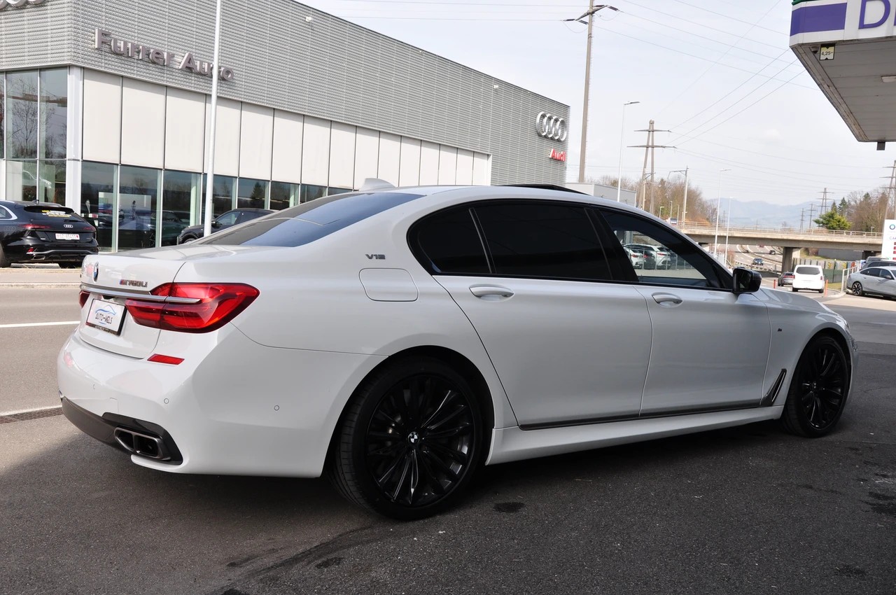 BMW M760Li xDrive Steptronic-image-10