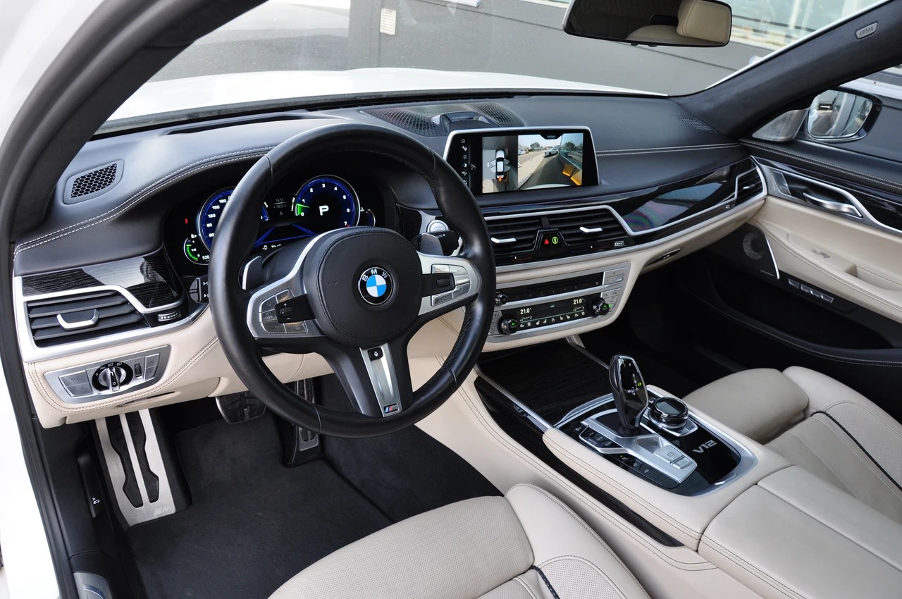 BMW M760Li xDrive Steptronic-image-14