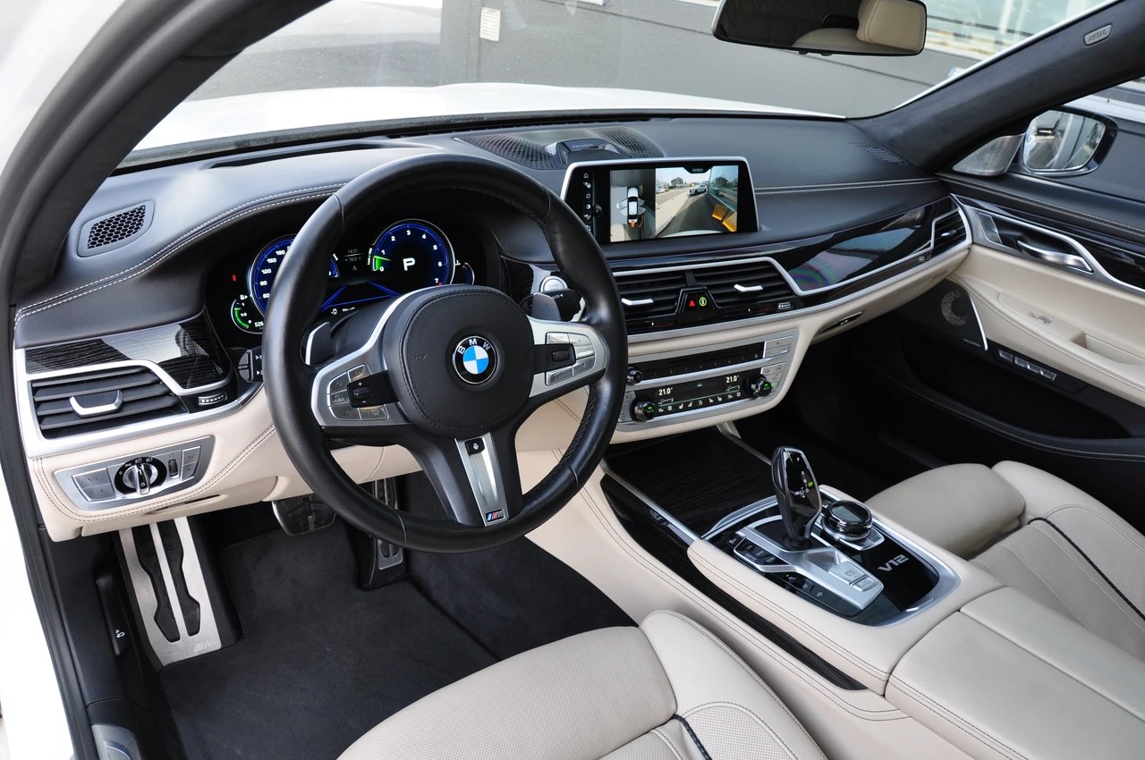 BMW M760Li xDrive Steptronic-image-27
