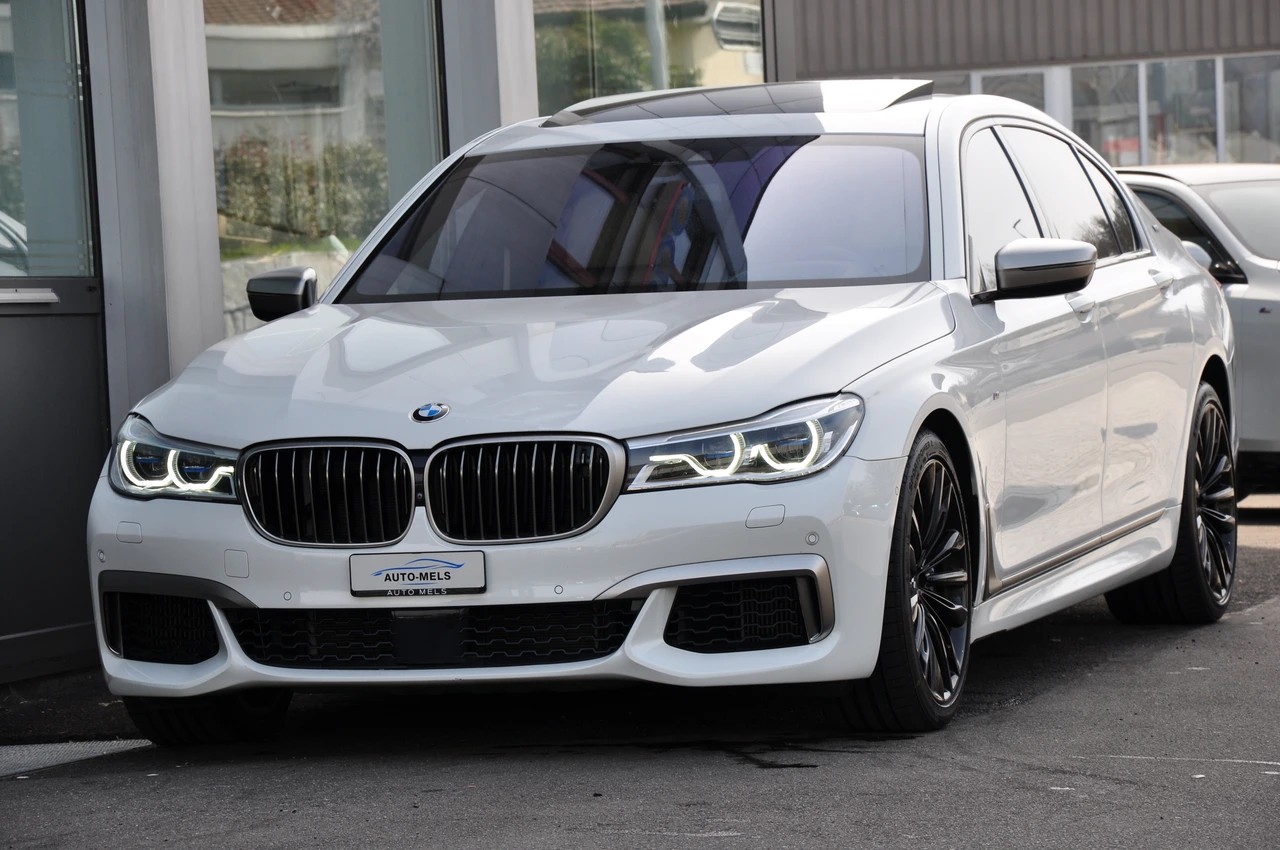 BMW M760Li xDrive Steptronic-showroom-element-1