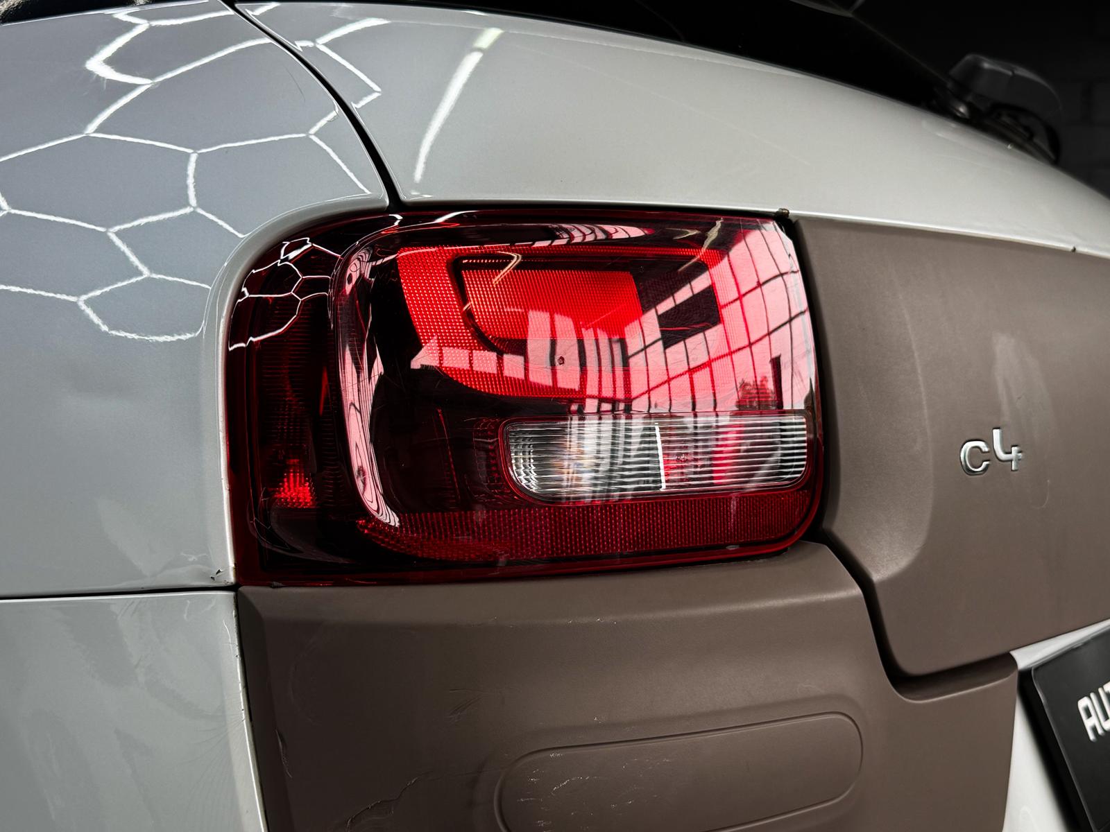 CITROEN C4 Cactus 1.2 VTi Shine Edition-image-8