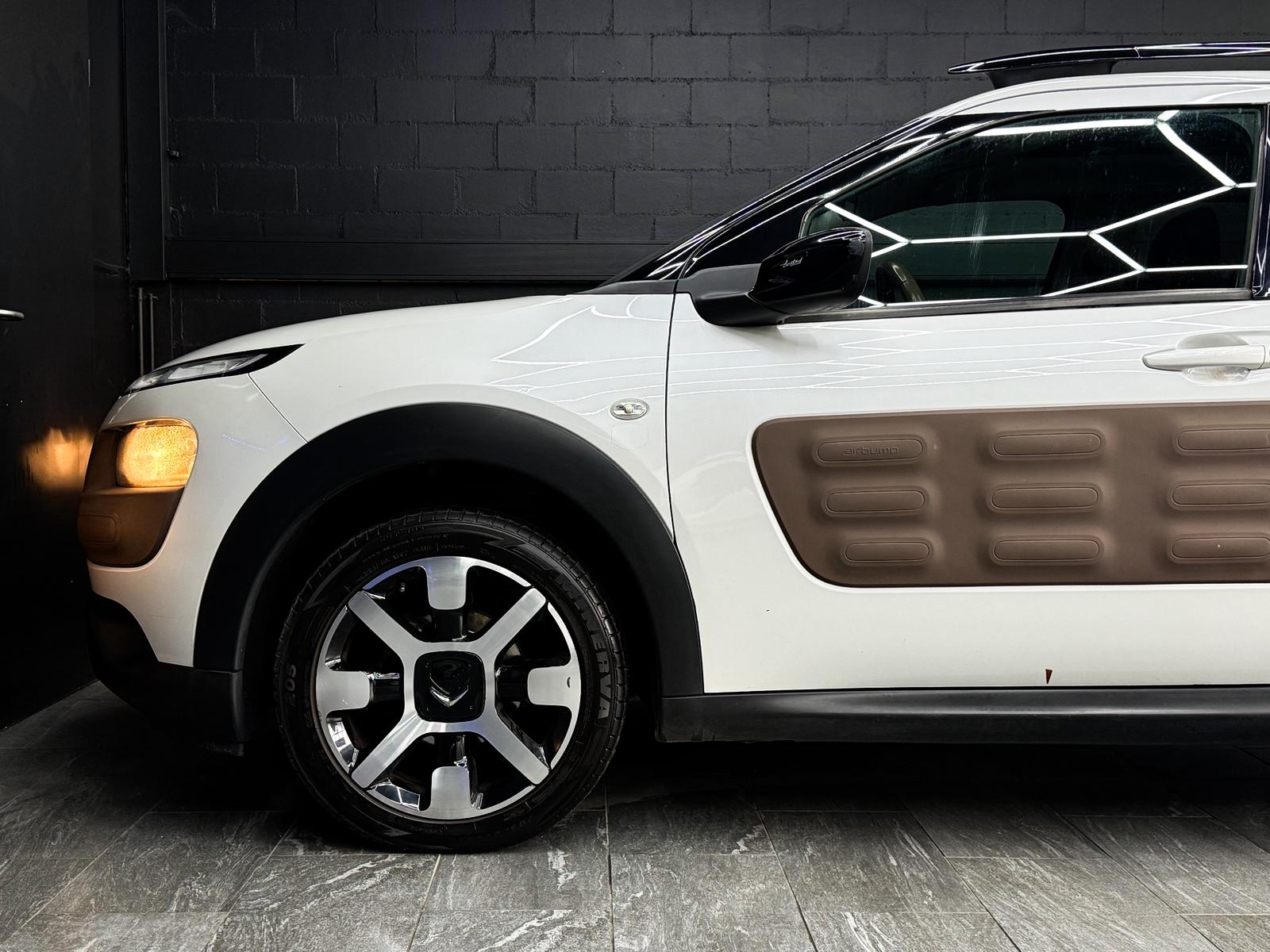 CITROEN C4 Cactus 1.2 VTi Shine Edition-showroom-element-3