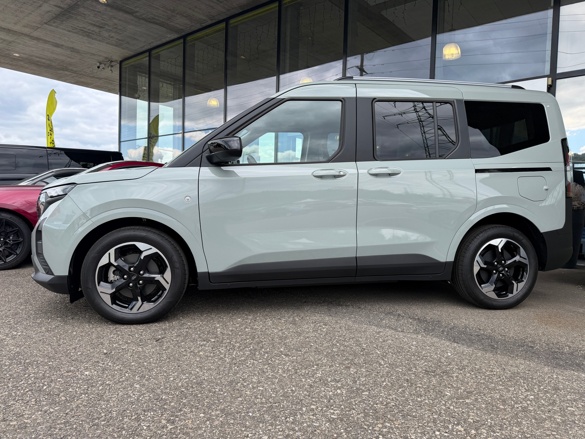 FORD Tourneo Courier Elektro 54kWh Titanium-showroom-element-3