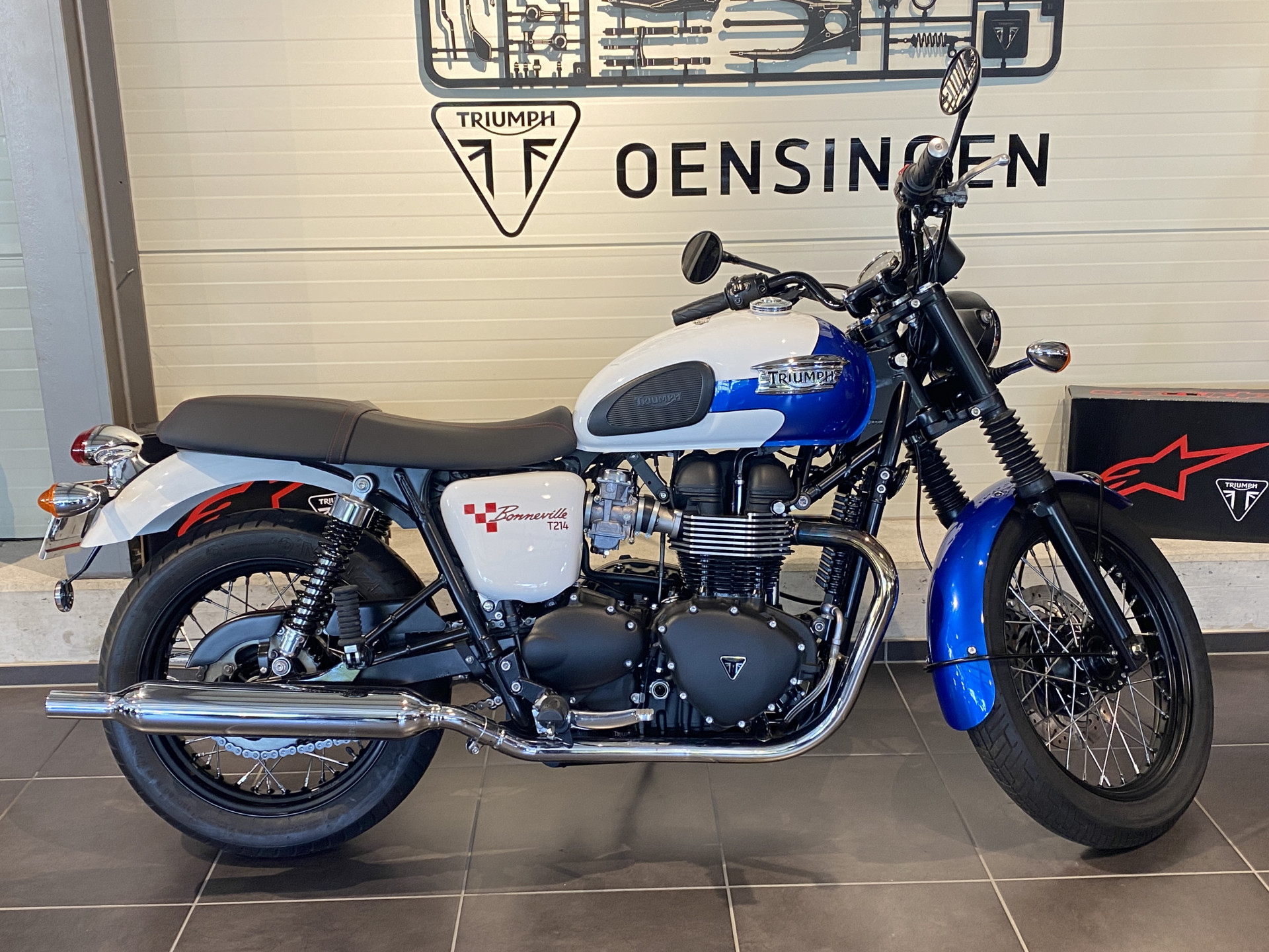 TRIUMPH Bonneville 900 T214 Special Edition Nr. 543 (Im Auftrag)-showroom-element-3