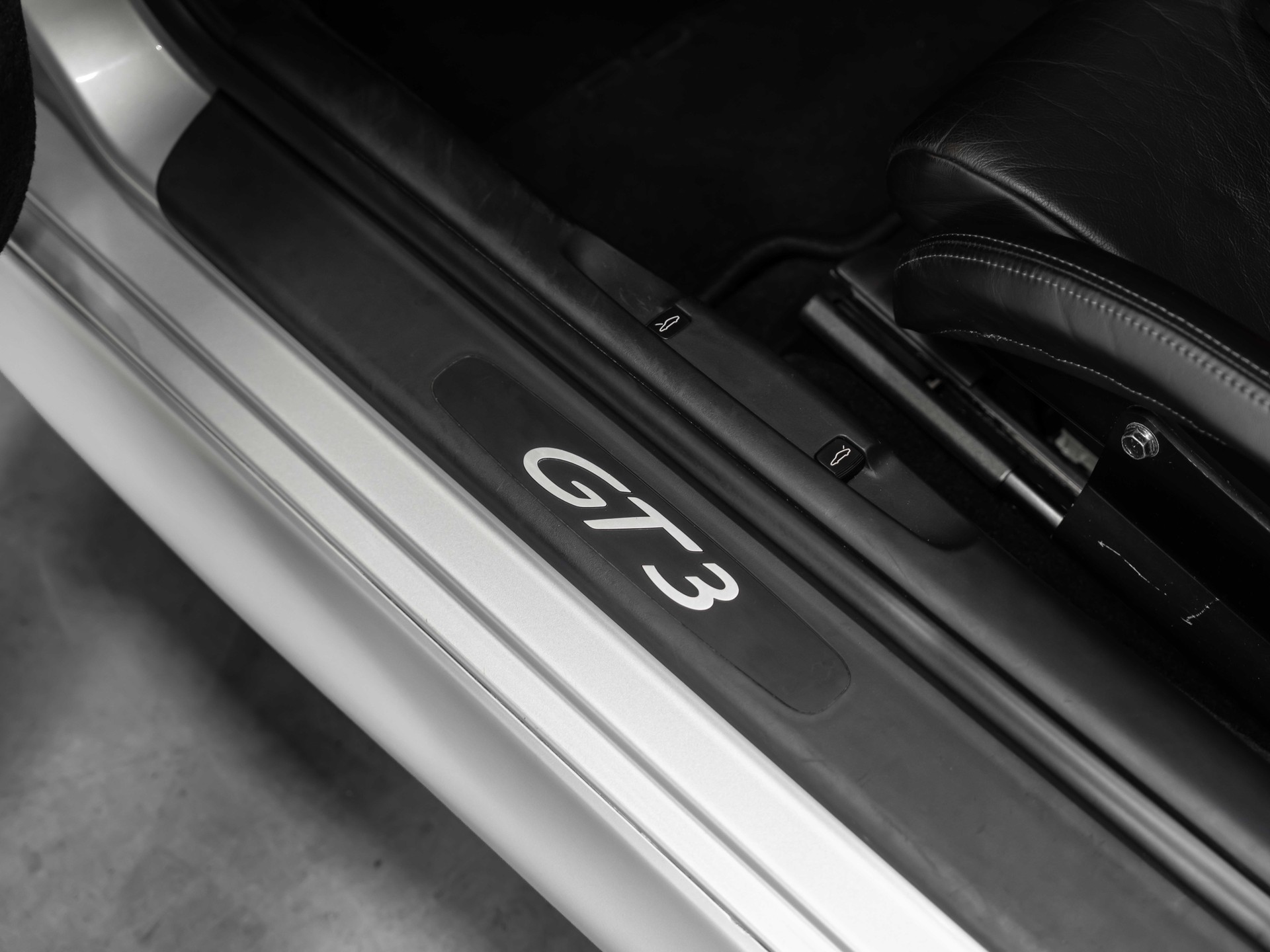 PORSCHE 911 GT3-image-27