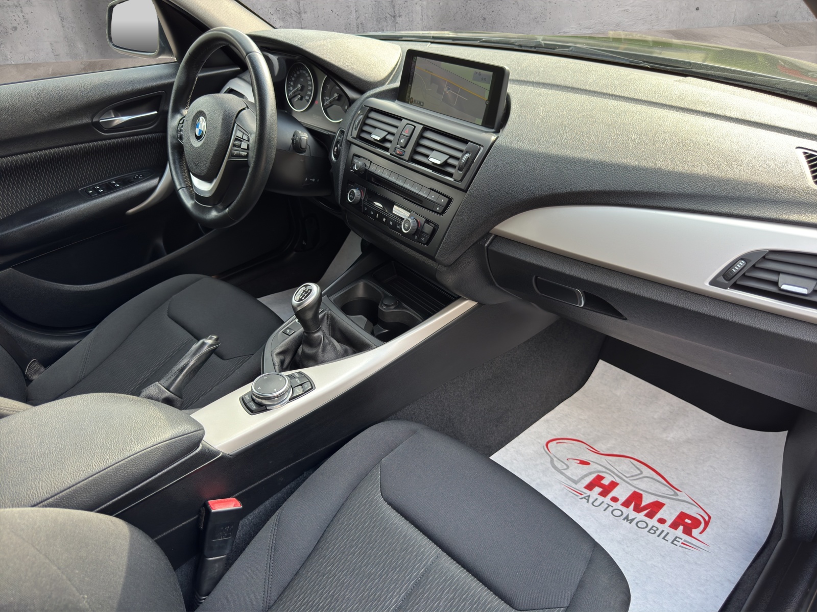 BMW 118d xDrive-image-10