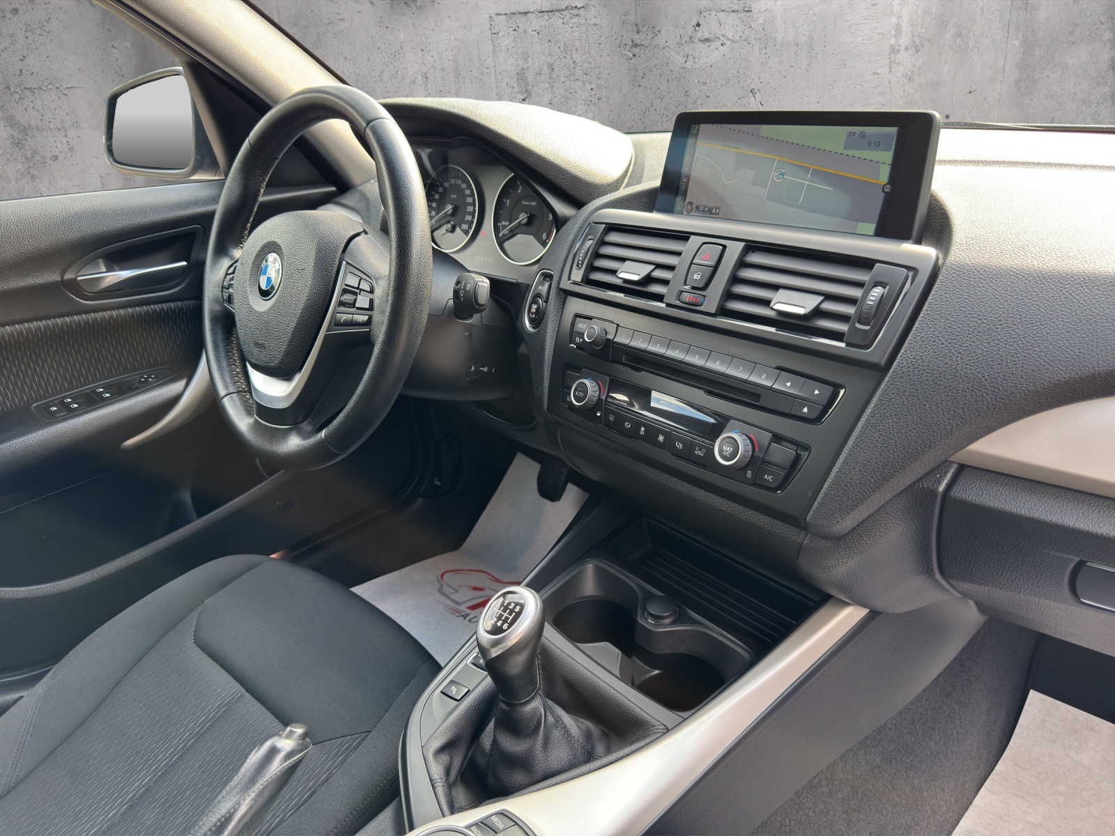 BMW 118d xDrive-image-12