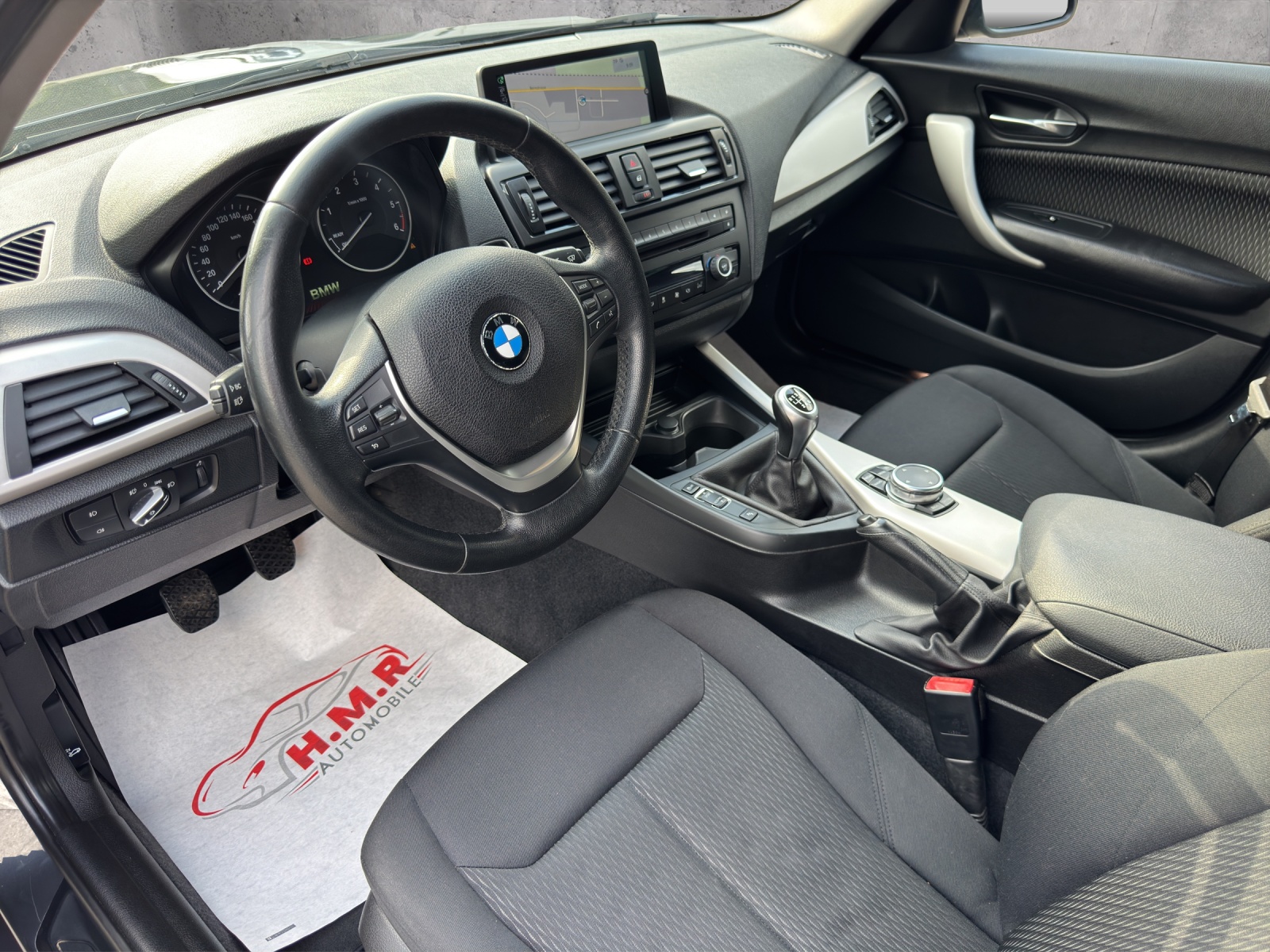 BMW 118d xDrive-image-8