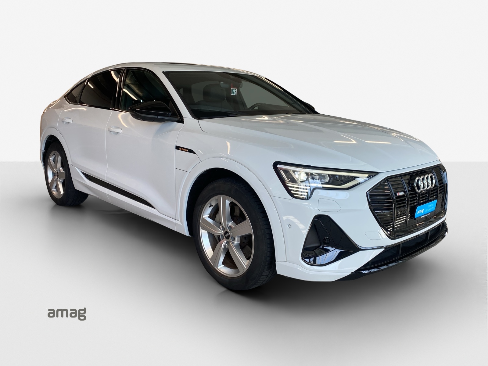 AUDI e-tron 55 Sportback S Line quattro-image-5