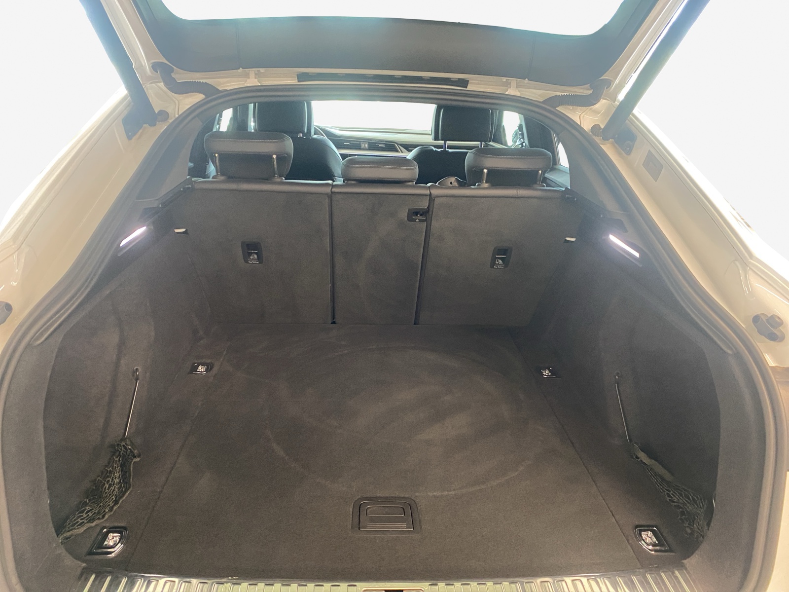 AUDI e-tron 55 Sportback S Line quattro-image-12