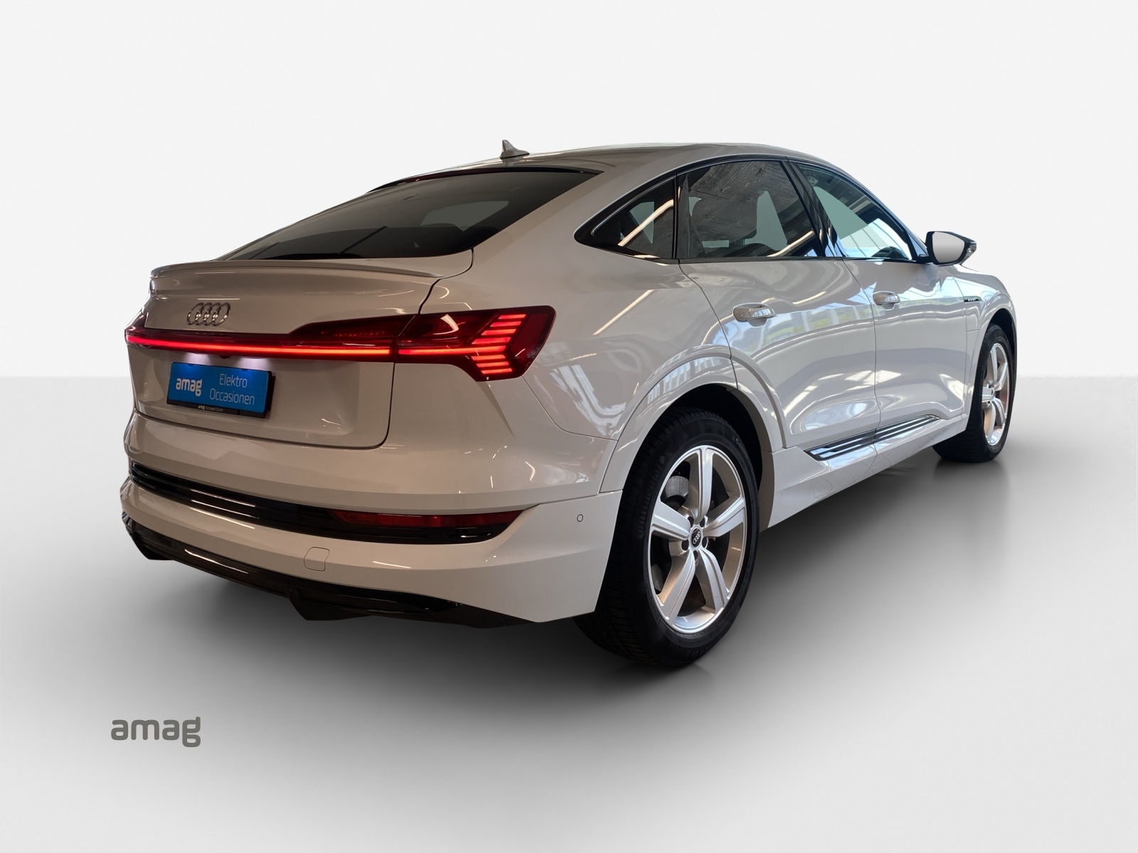 AUDI e-tron 55 Sportback S Line quattro-image-4