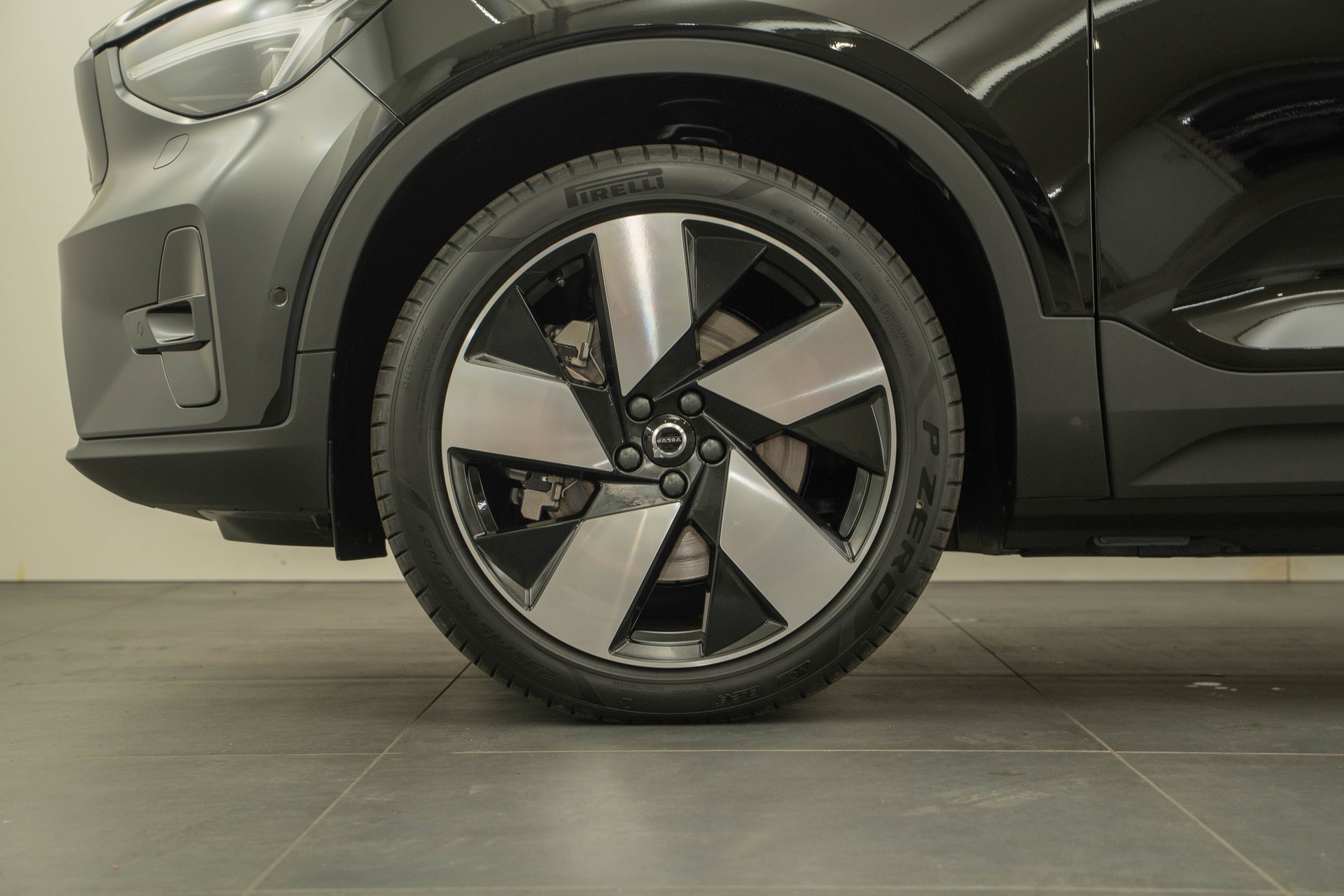 VOLVO EX40 Twin XCENTRIC Edition AWD-image-15